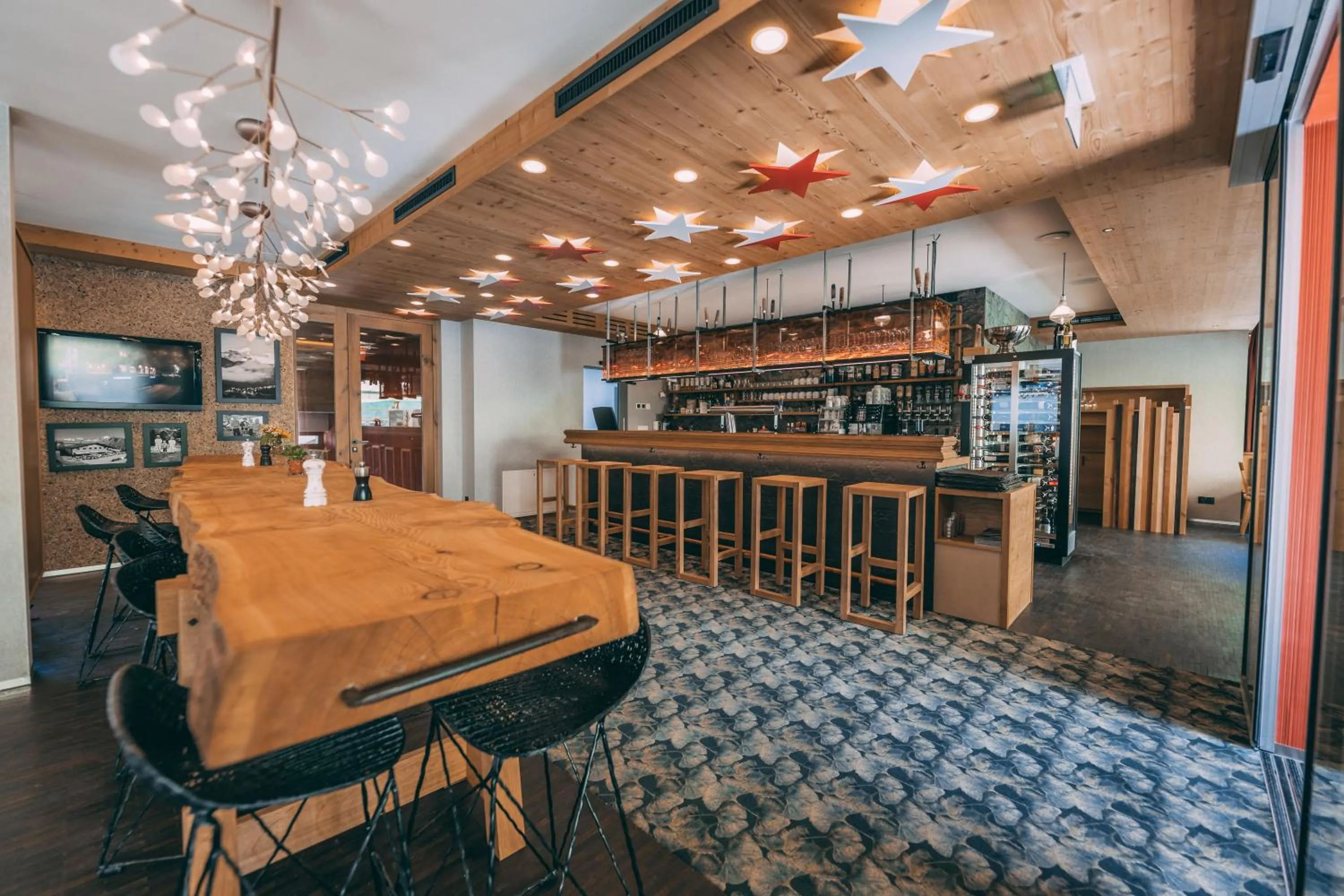 Restaurant/places to eat in Apart Lodge belMont