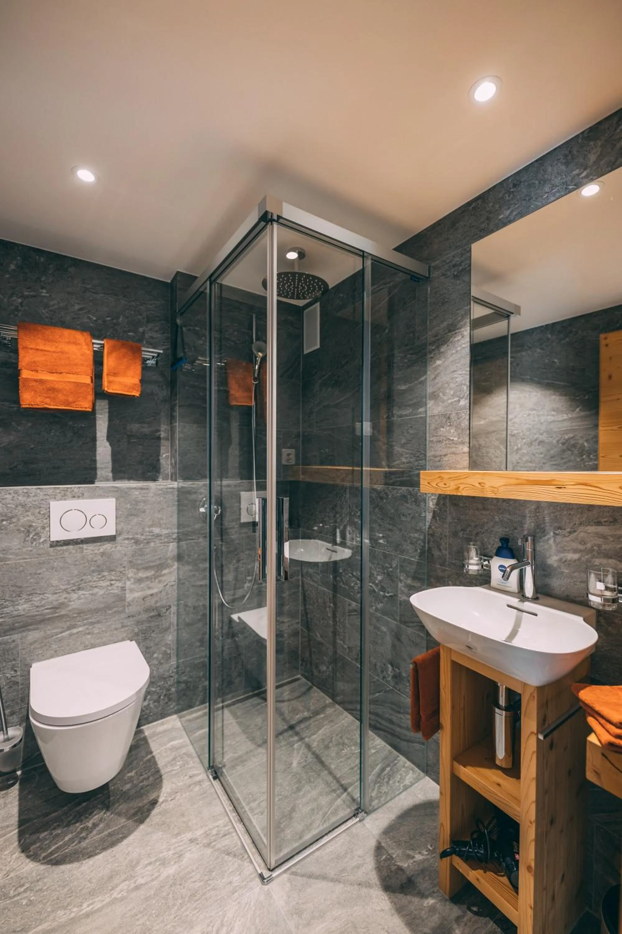 Shower in Apart Lodge belMont