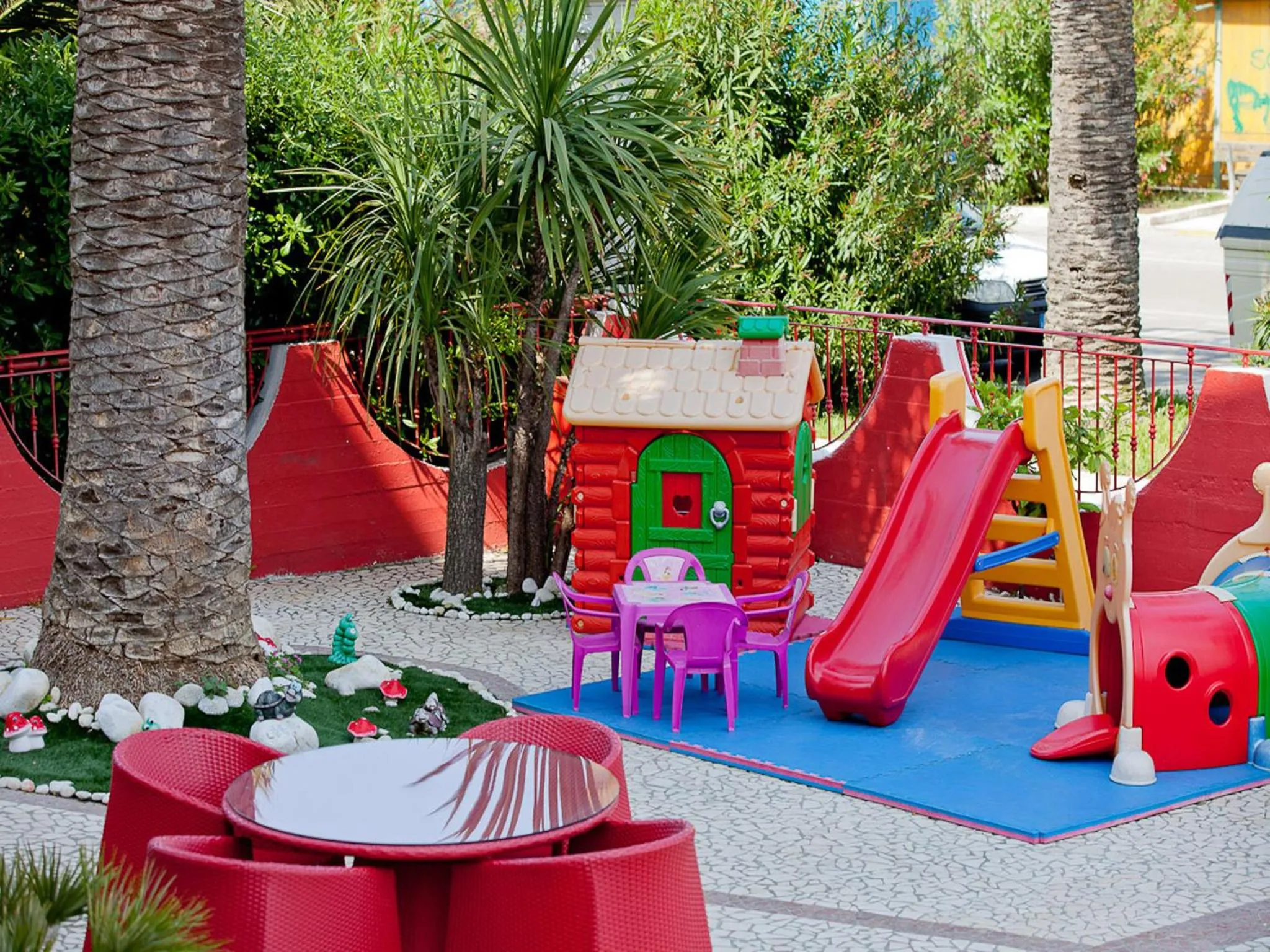 Garden in Hotel Ambassador