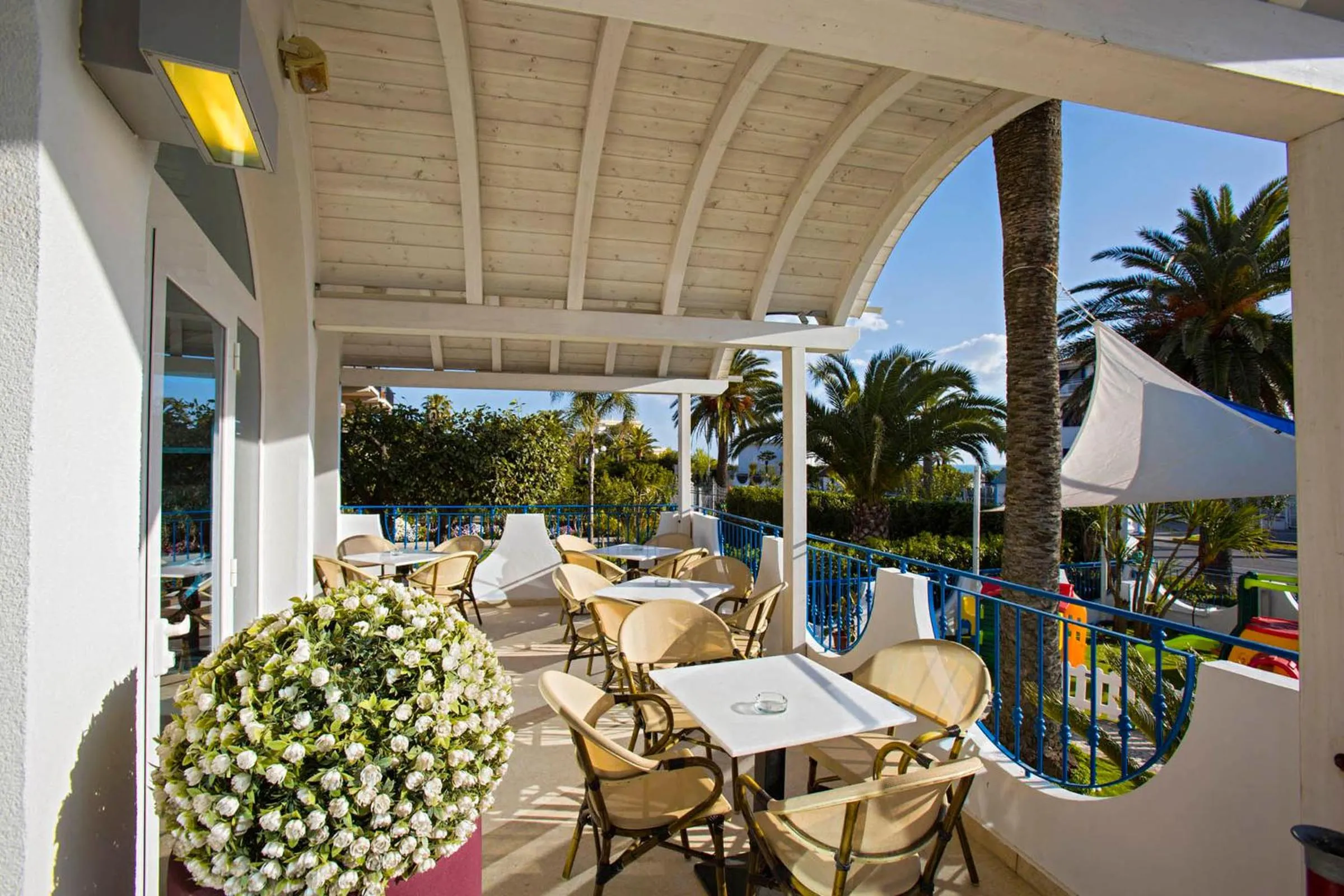 Patio in Hotel Ambassador