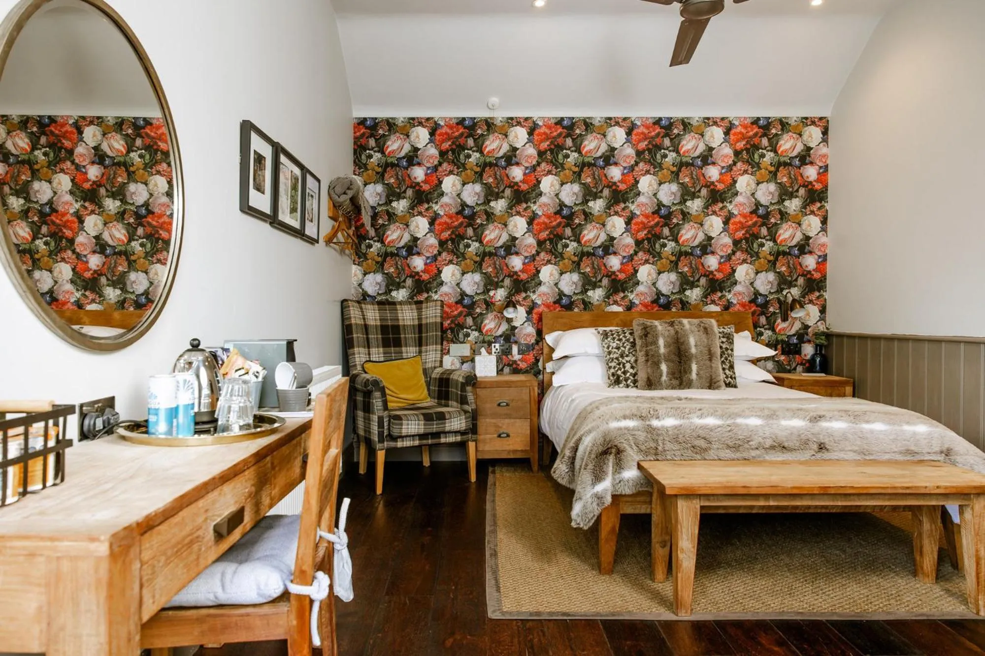 Bedroom, Bed in The George Inn