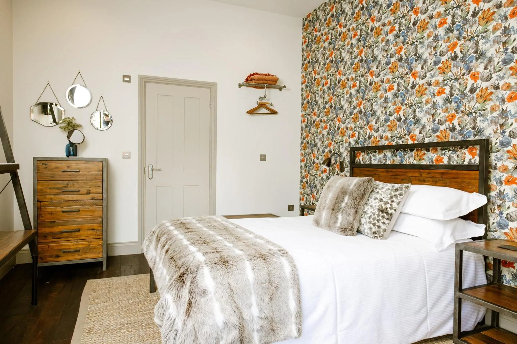 Bedroom, Bed in The George Inn