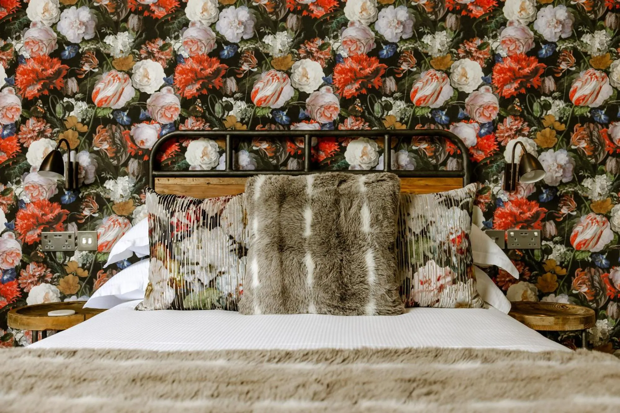 Bedroom, Bed in The George Inn