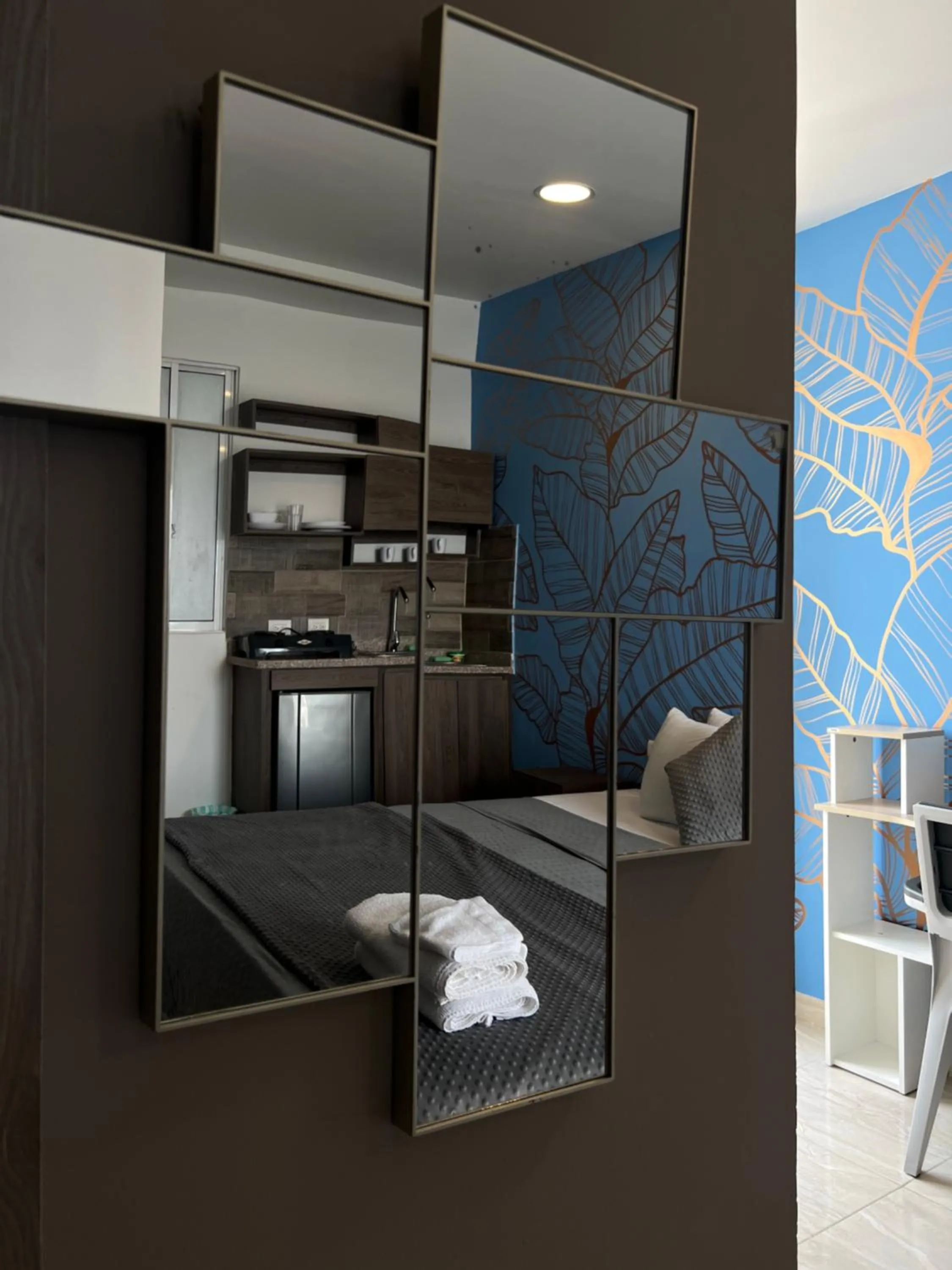 Kitchen or kitchenette in Bahia 79 Apartasuites Cerca al Centro