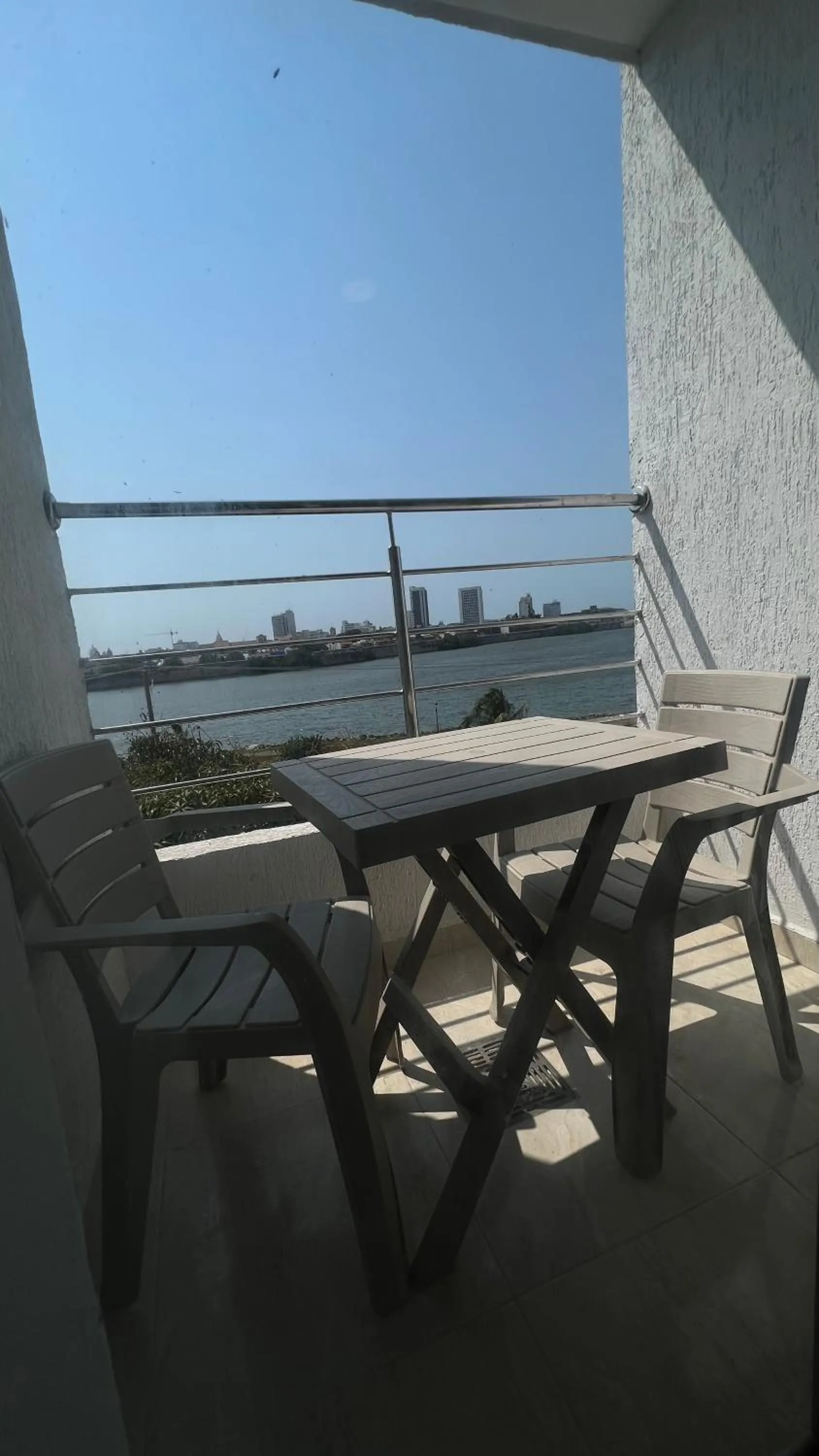 Day in Bahia 79 Apartasuites Cerca al Centro