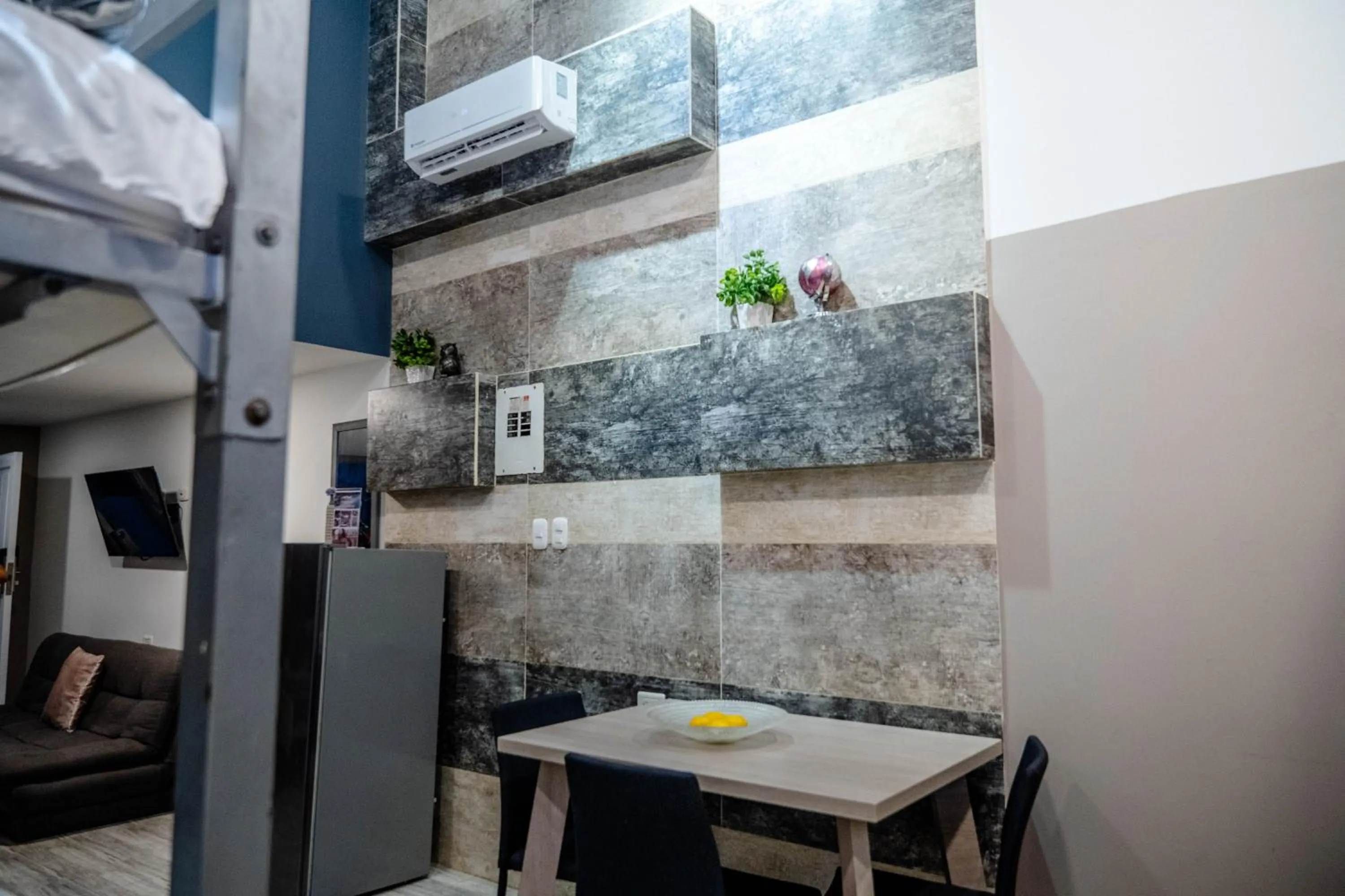 TV and multimedia in Bahia 79 Apartasuites Cerca al Centro