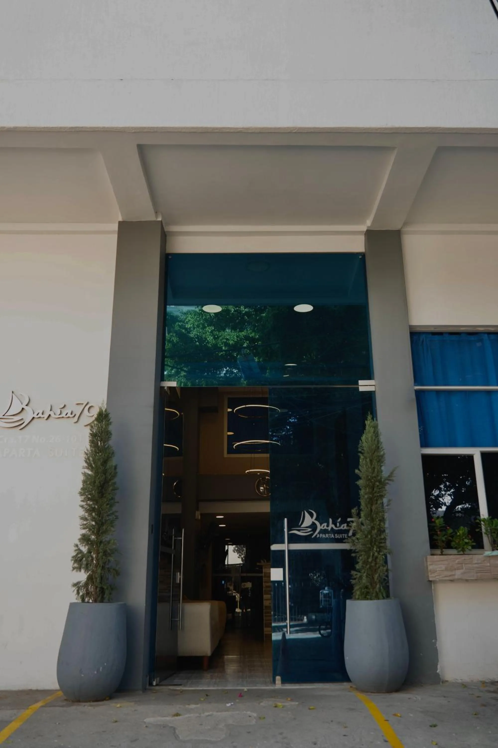 Property building in Bahia 79 Apartasuites Cerca al Centro