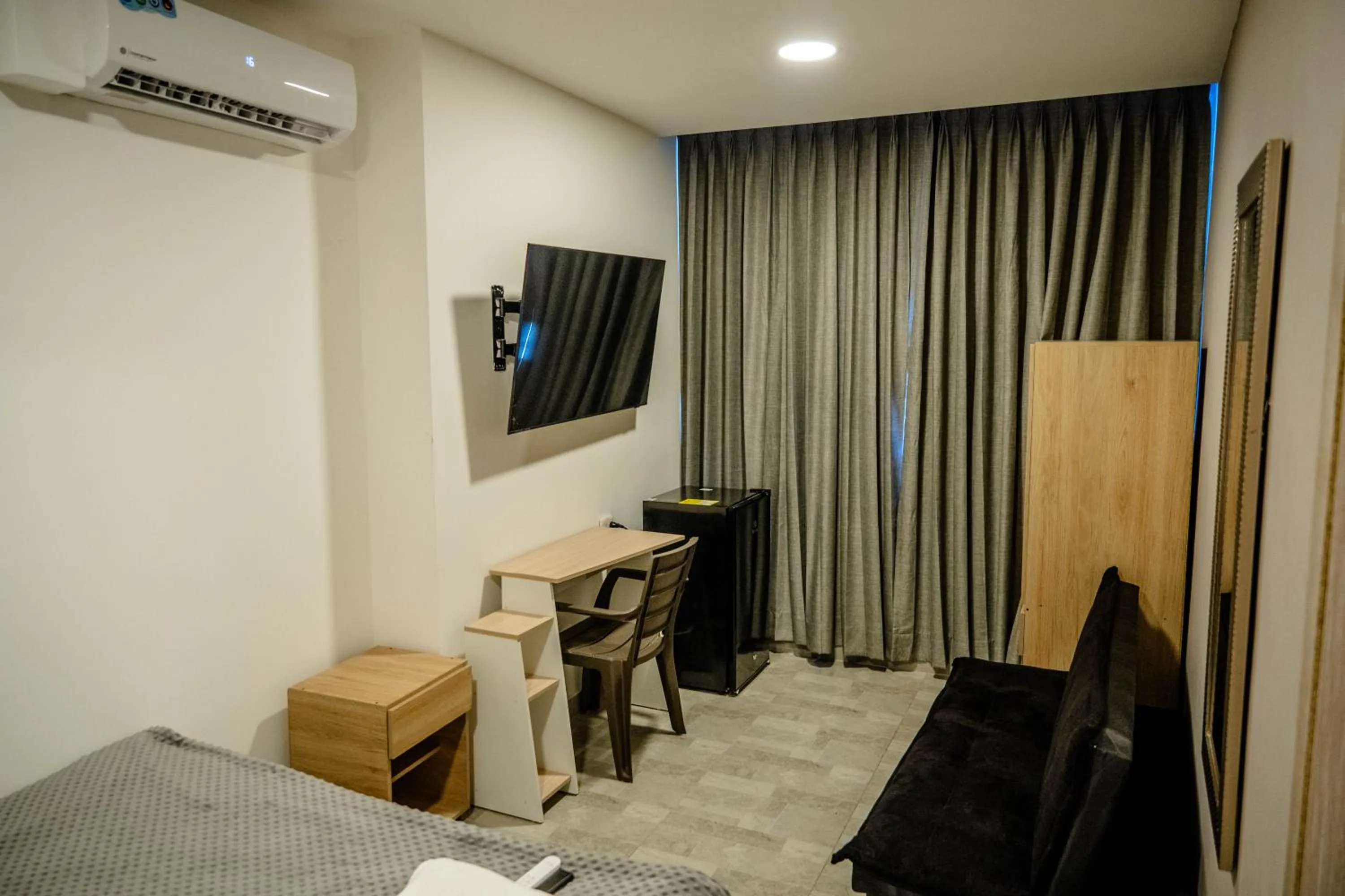 TV and multimedia in Bahia 79 Apartasuites Cerca al Centro