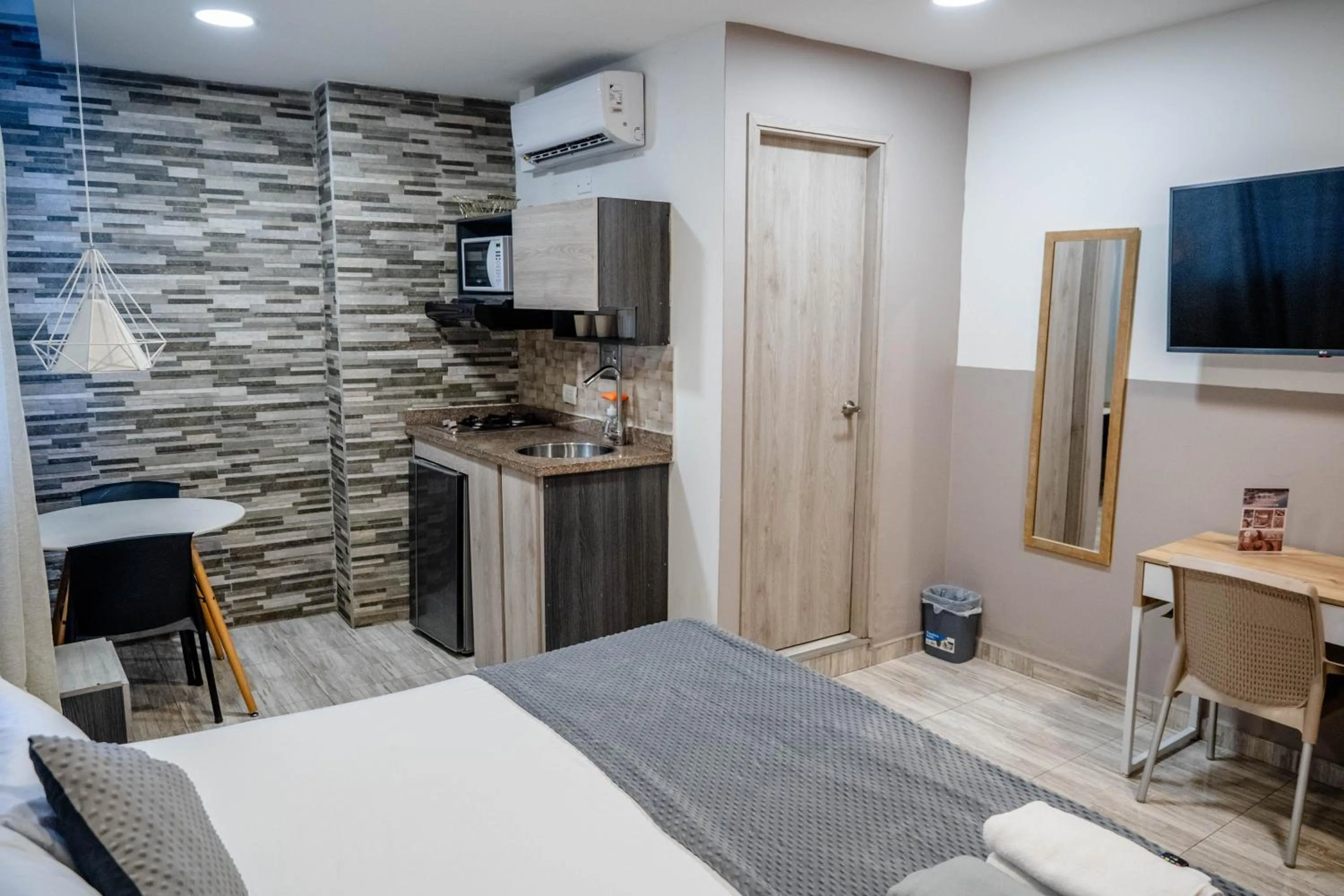 TV and multimedia, Bed in Bahia 79 Apartasuites Cerca al Centro