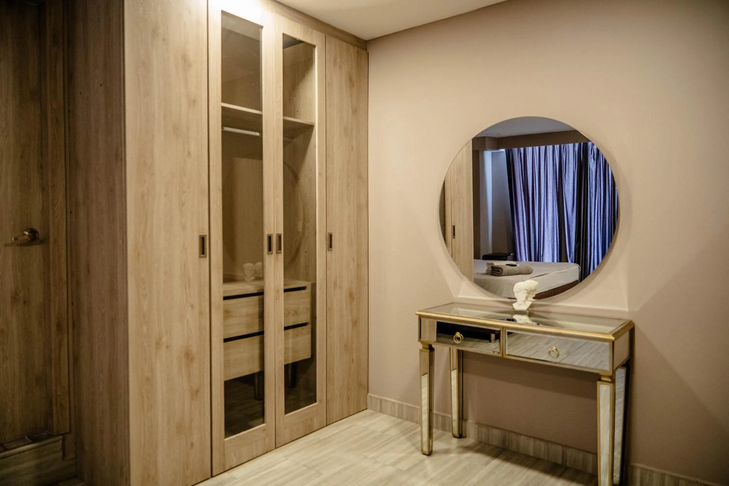 wardrobe in Bahia 79 Apartasuites Cerca al Centro