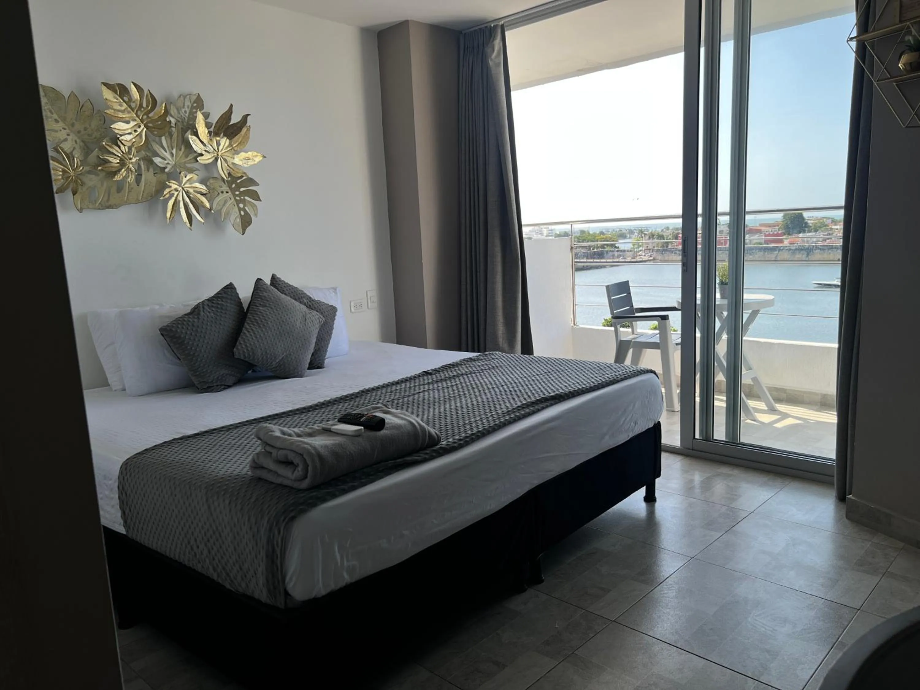 Bed in Bahia 79 Apartasuites Cerca al Centro