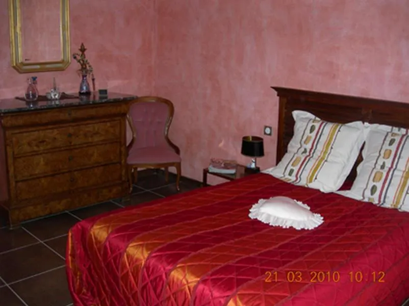 Photo of the whole room, Bed in Le Clos des Malézolles