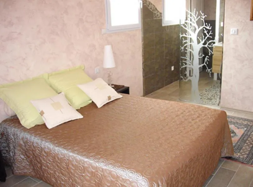 Photo of the whole room, Bed in Le Clos des Malézolles