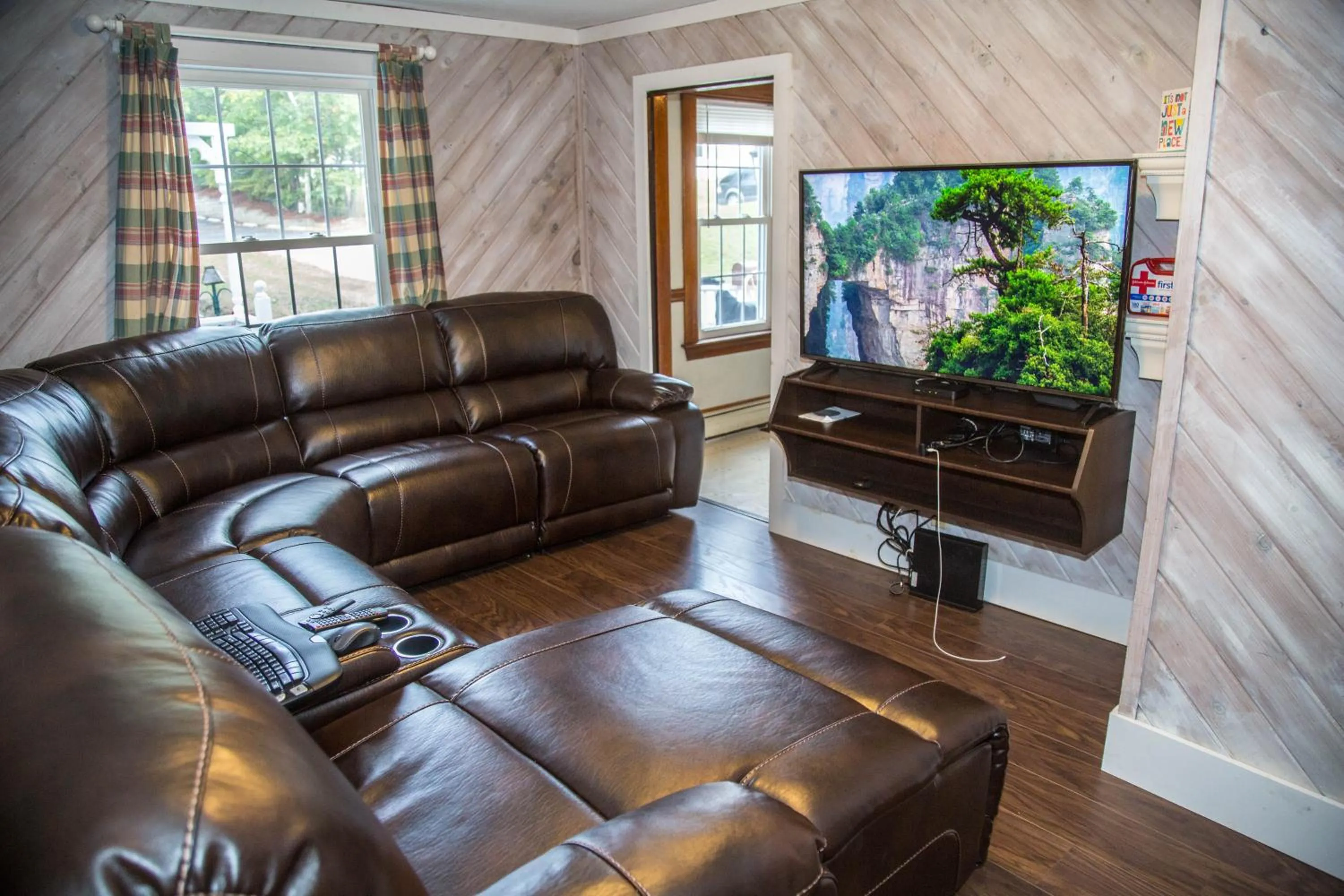 Sunnyside home near Sunday River, Black Mountain, Lakes and Hikes