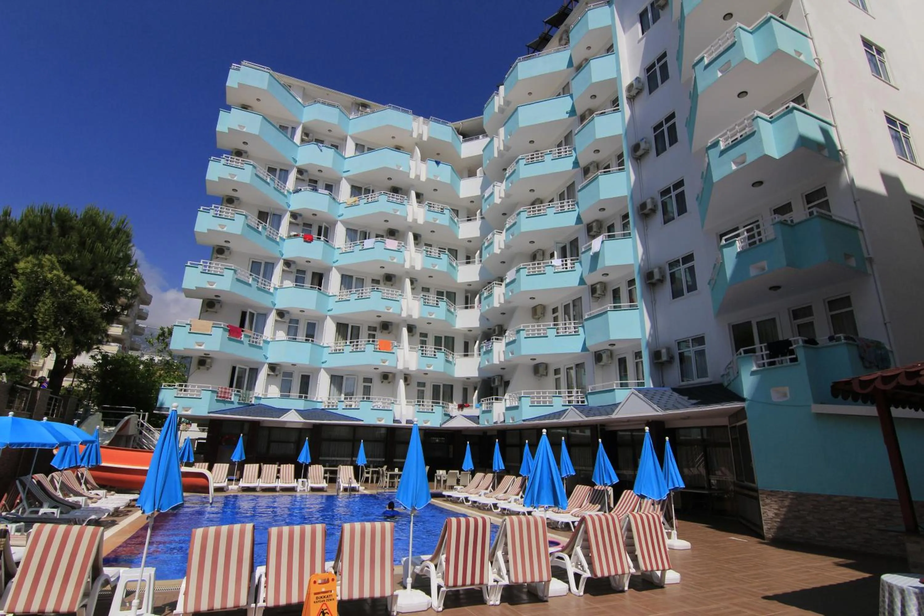 Facade/entrance in Bariscan Hotel