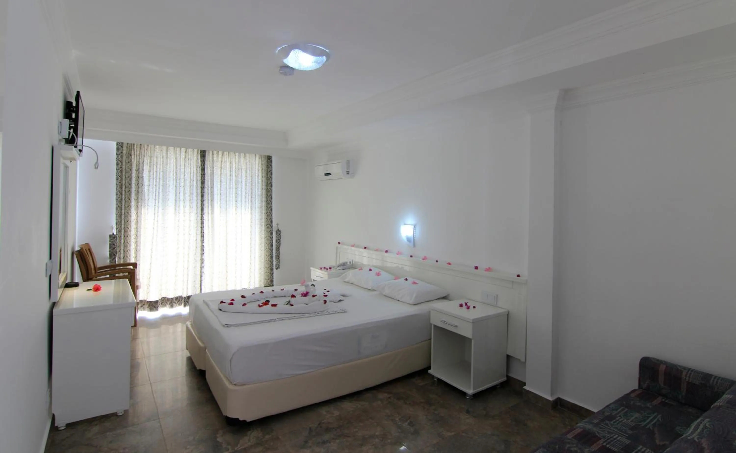 Bed in Bariscan Hotel