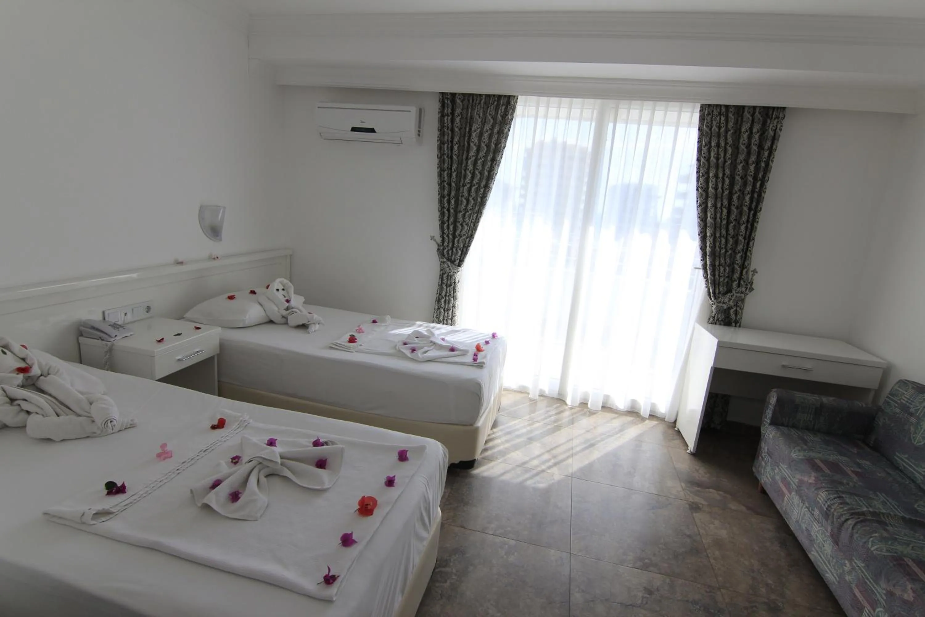 Bed in Bariscan Hotel