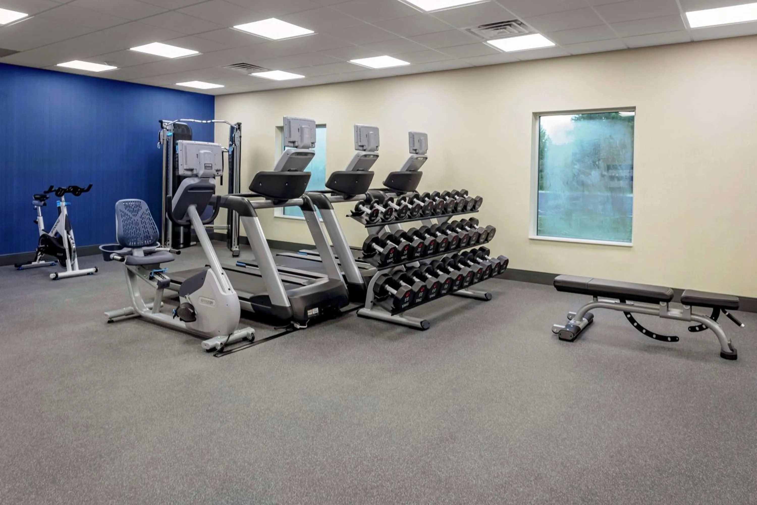 Fitness centre/facilities in Hampton Inn Cranbury