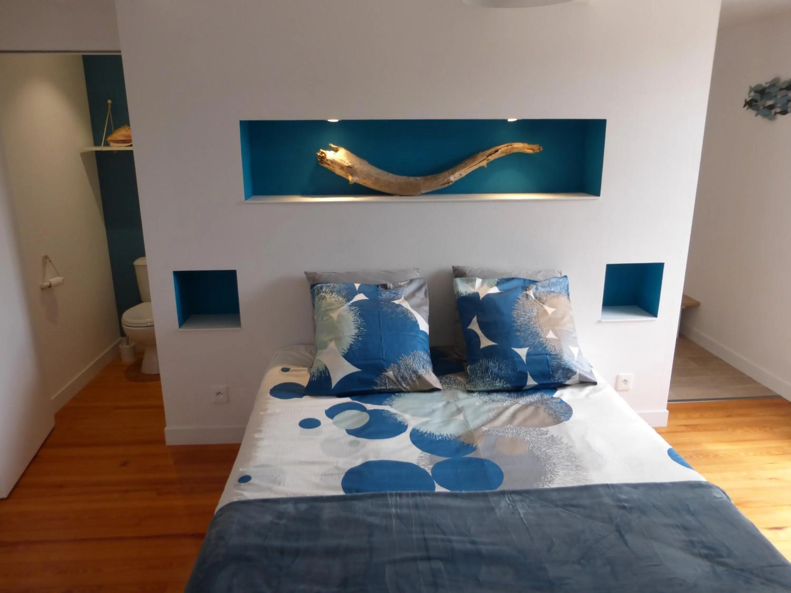 Photo of the whole room, Bed in La Charretterie