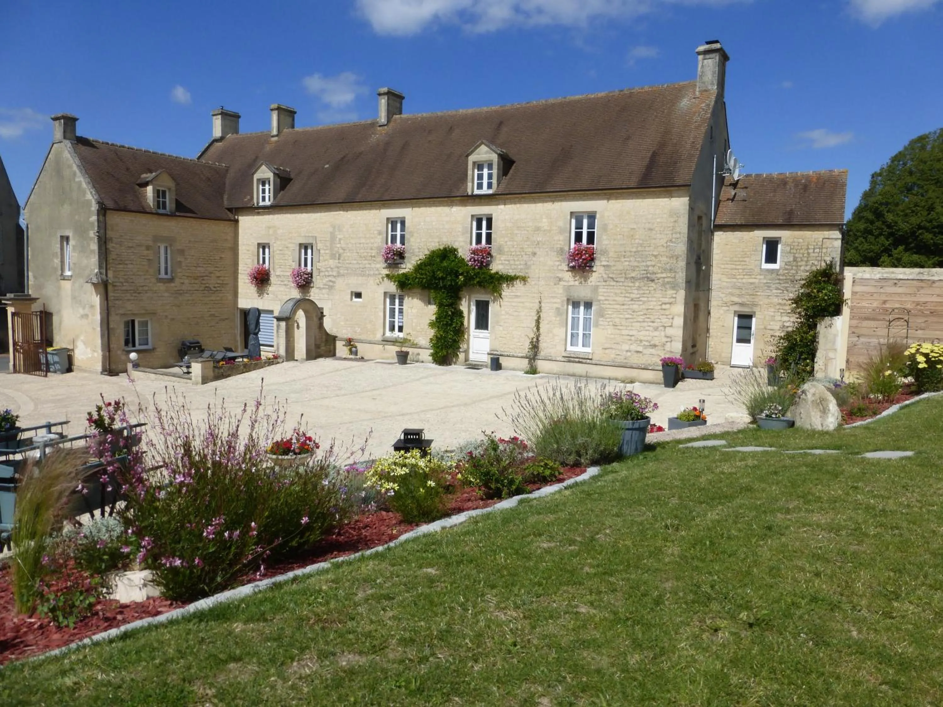 Property building in La Charretterie