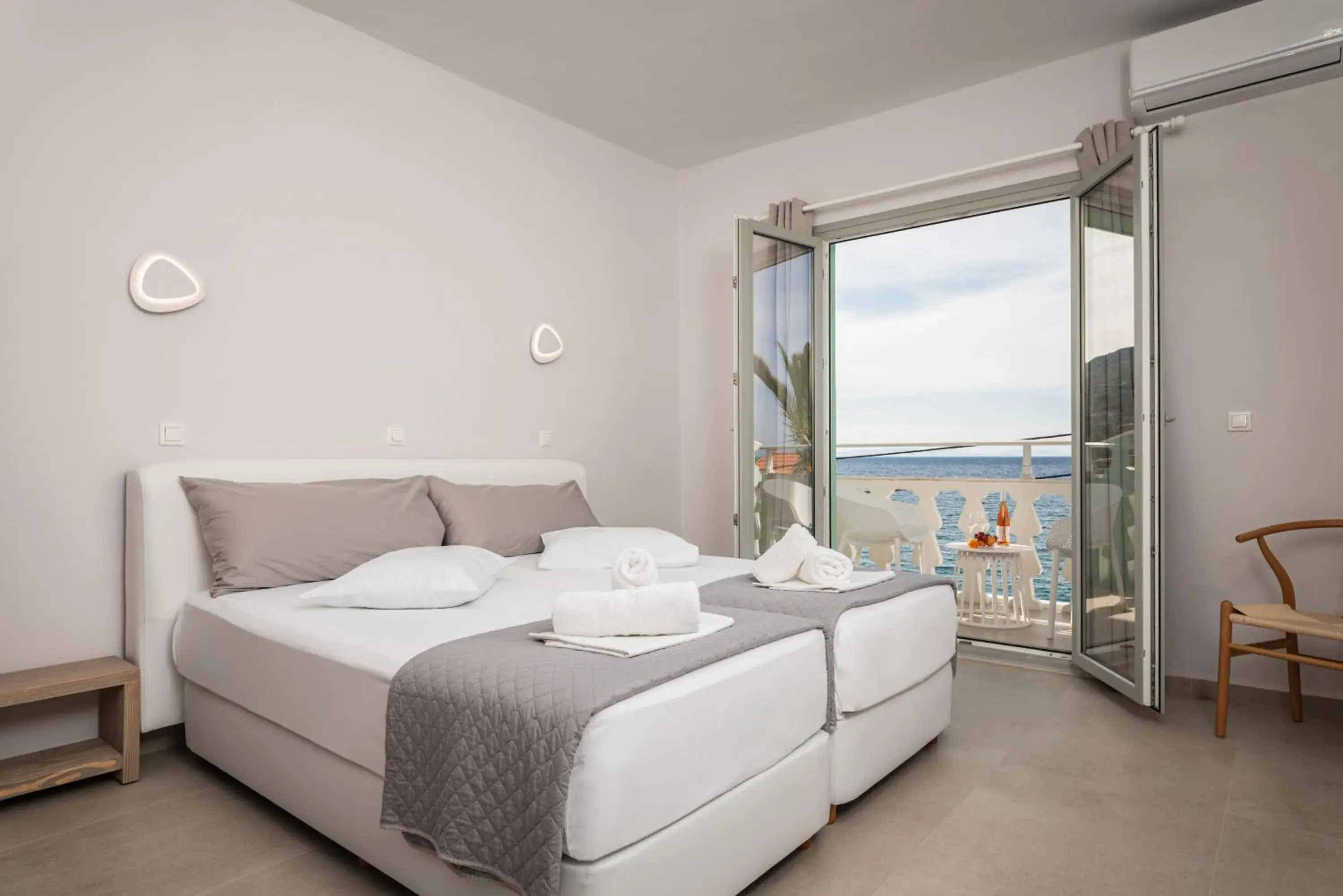 Superior Twin Room with Sea View in Kokkari Beach Hotel Superior Twin Room with Sea View in Kokkari Beach Hotel