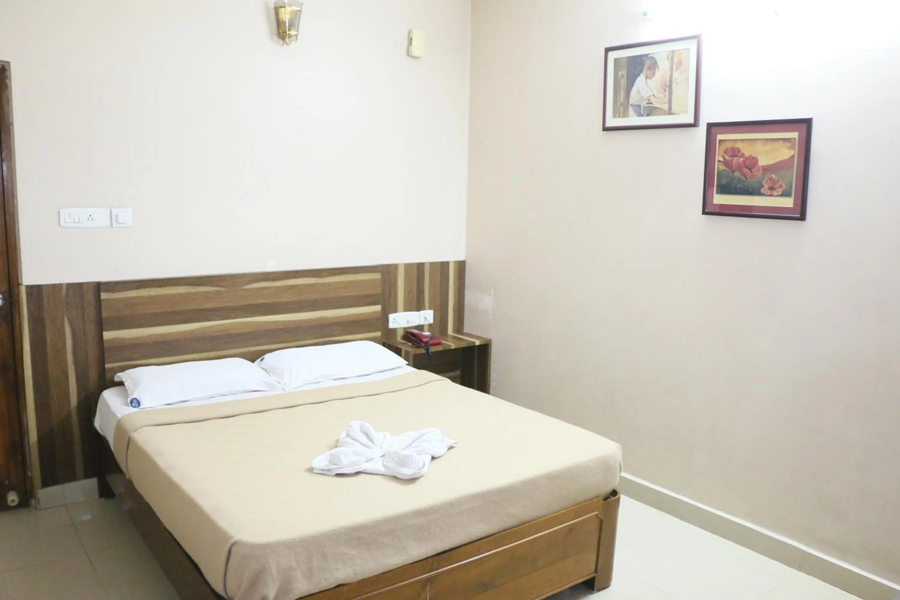 Bedroom, Bed in Hotel Akshaya