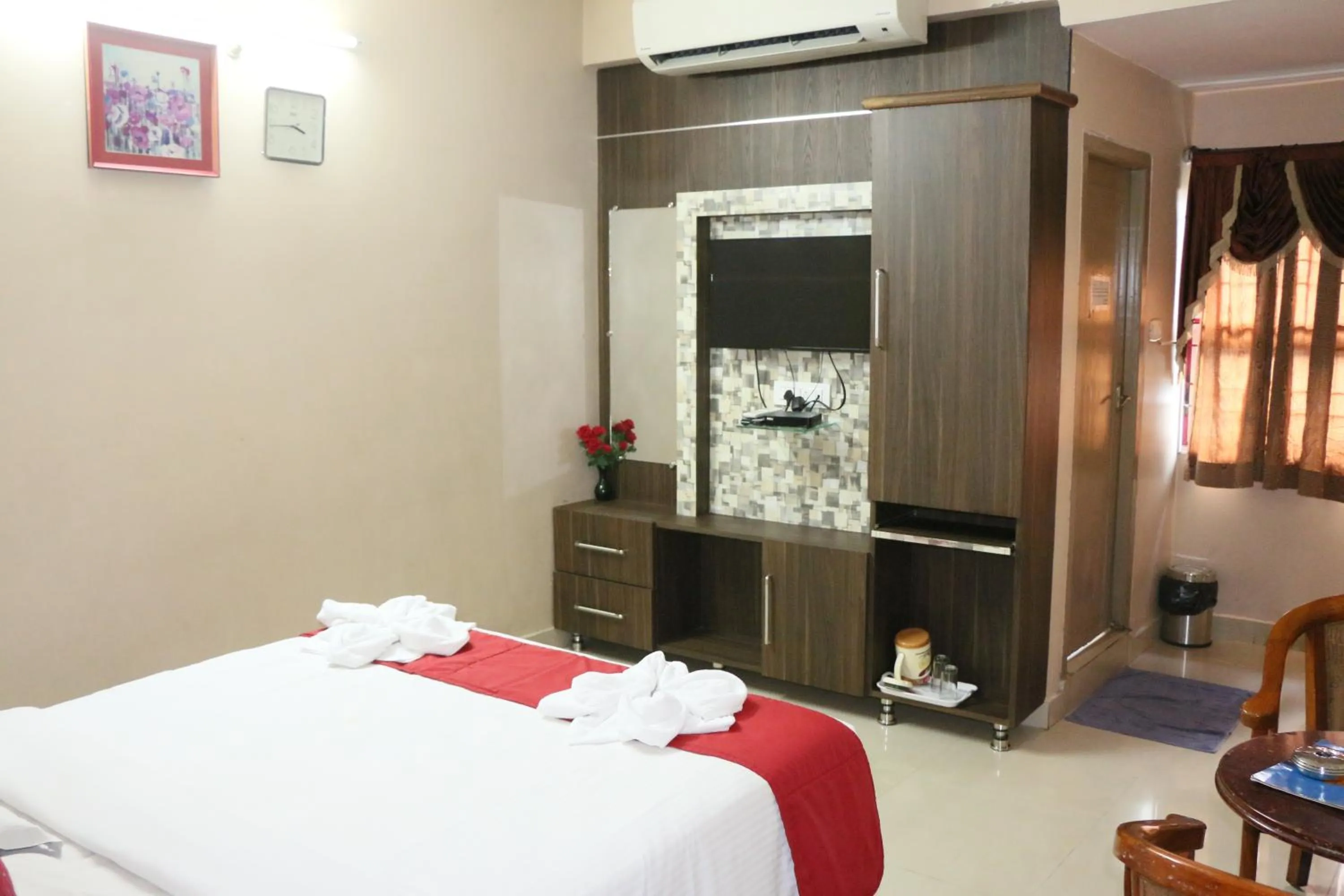 Bedroom, Bed in Hotel Akshaya