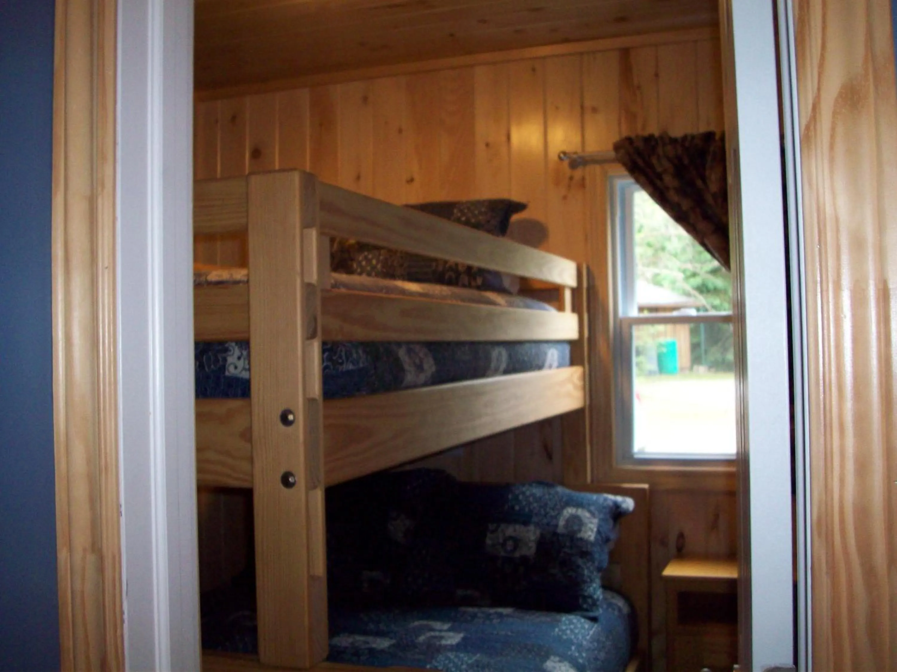 Bed in Lakewoods Cottage