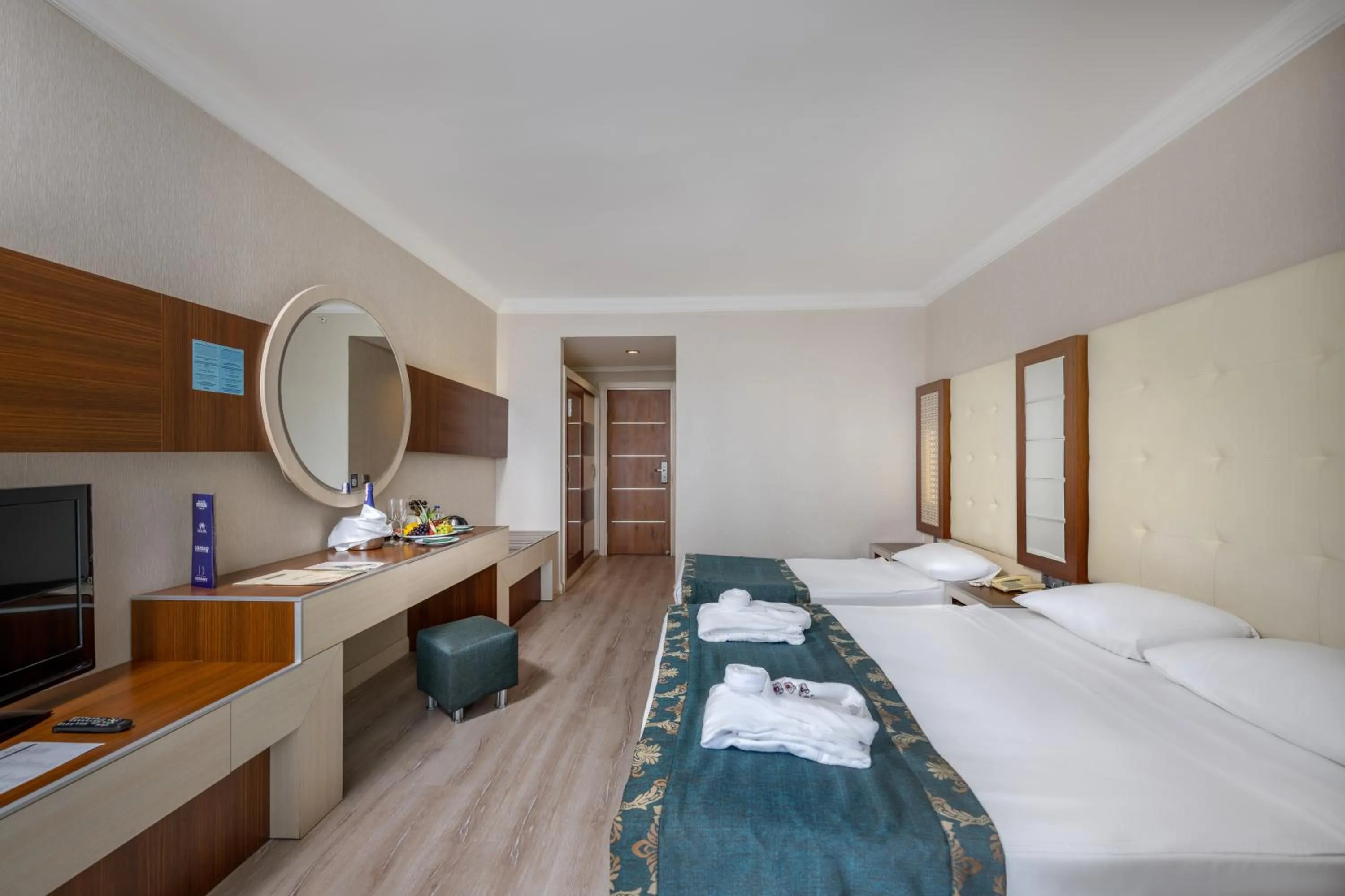 Bedroom, Bed in Beach Club Doganay Hotel - All Inclusive