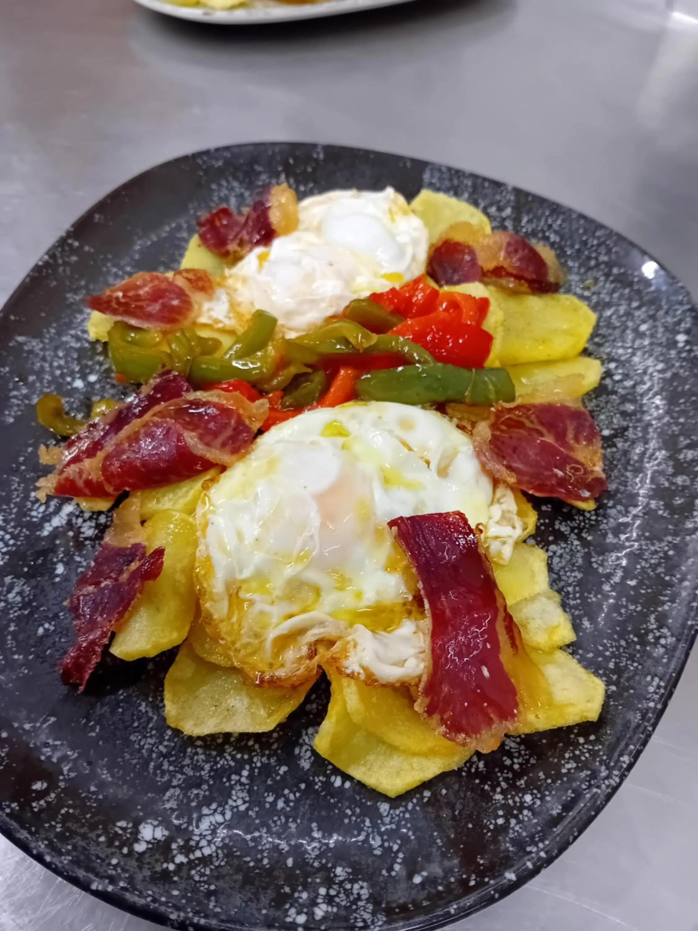 Restaurant/places to eat in Hostal Pradaria