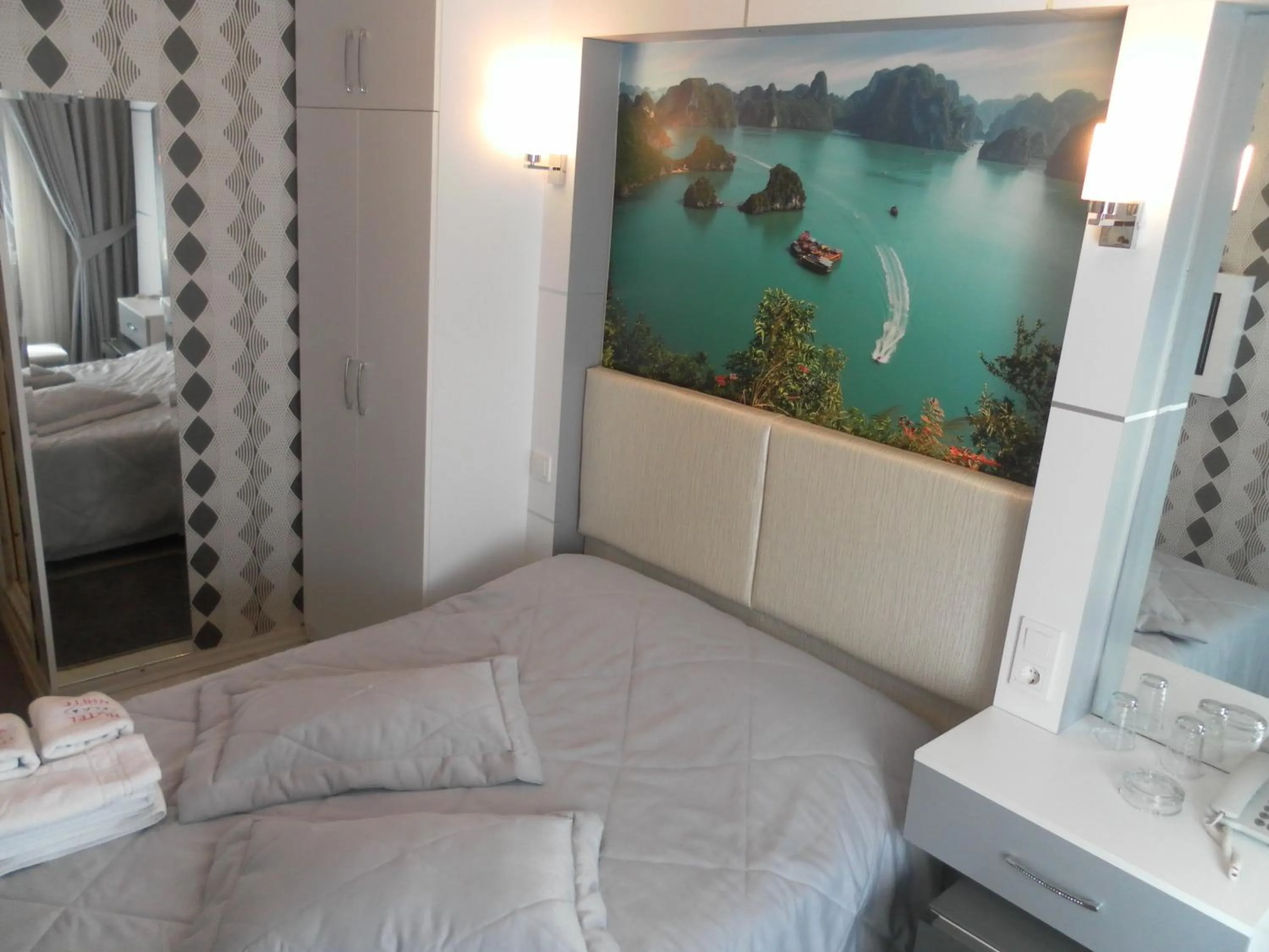 Bedroom in Hotel La White