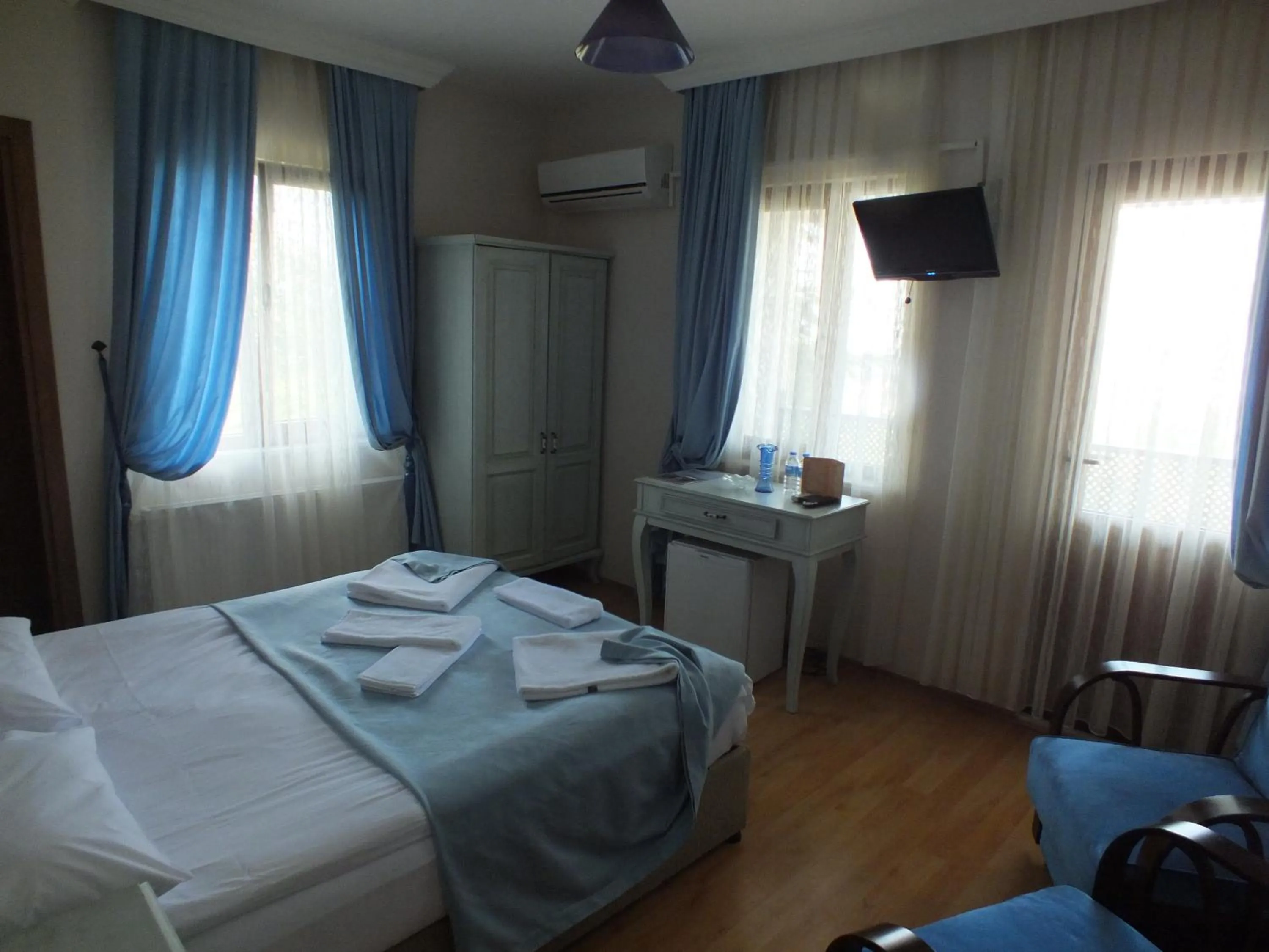 Photo of the whole room, Bed in Sapanca Dilek Konagi Hotel