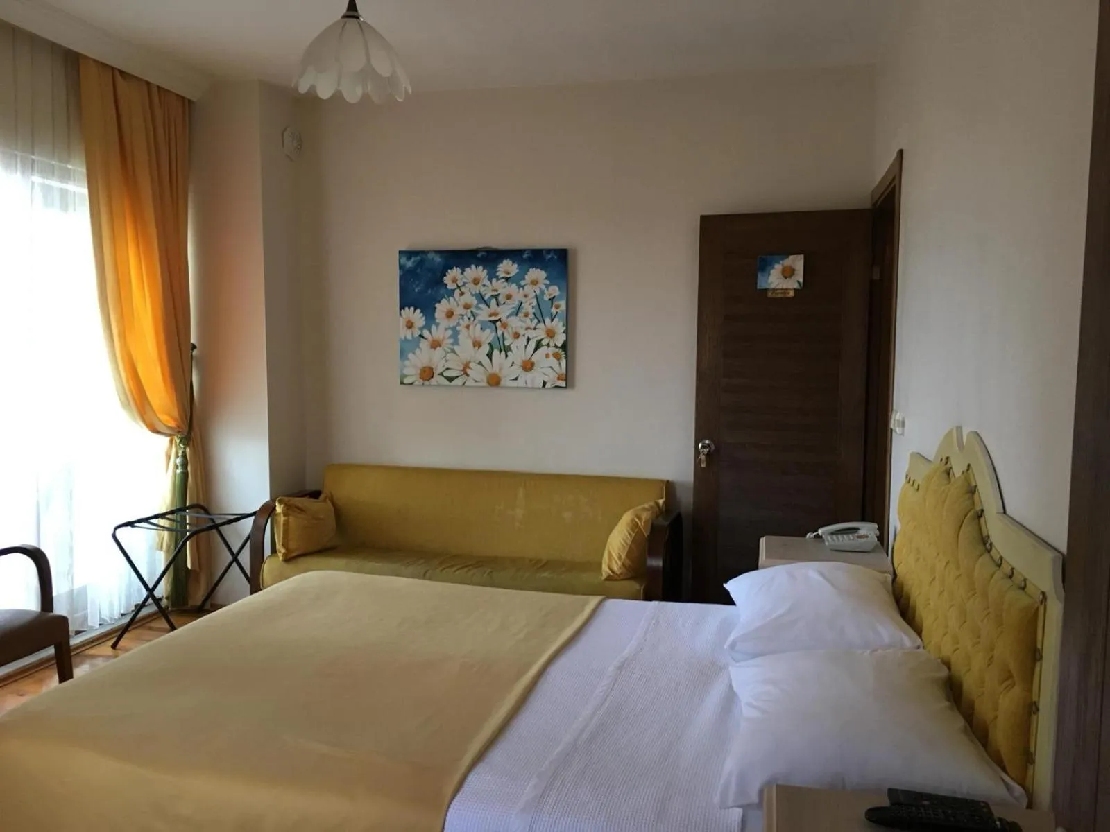 Photo of the whole room, Bed in Sapanca Dilek Konagi Hotel