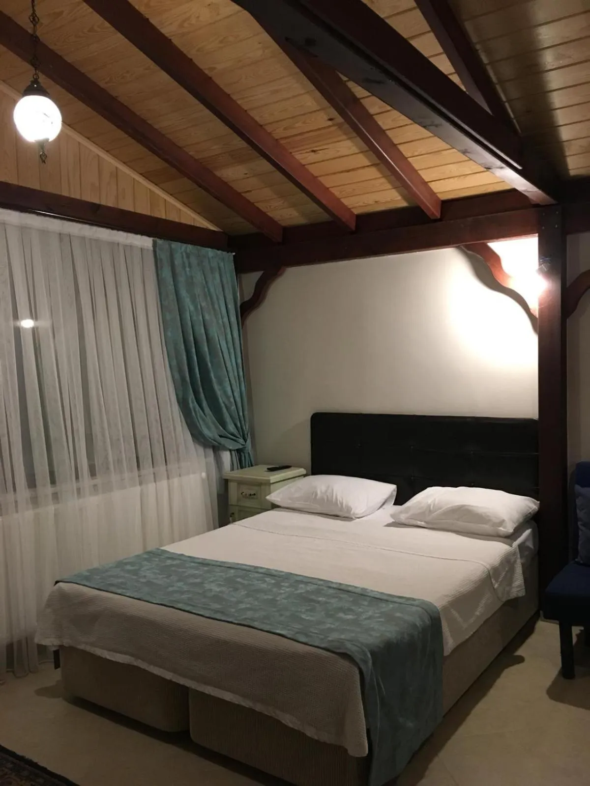 Photo of the whole room, Bed in Sapanca Dilek Konagi Hotel