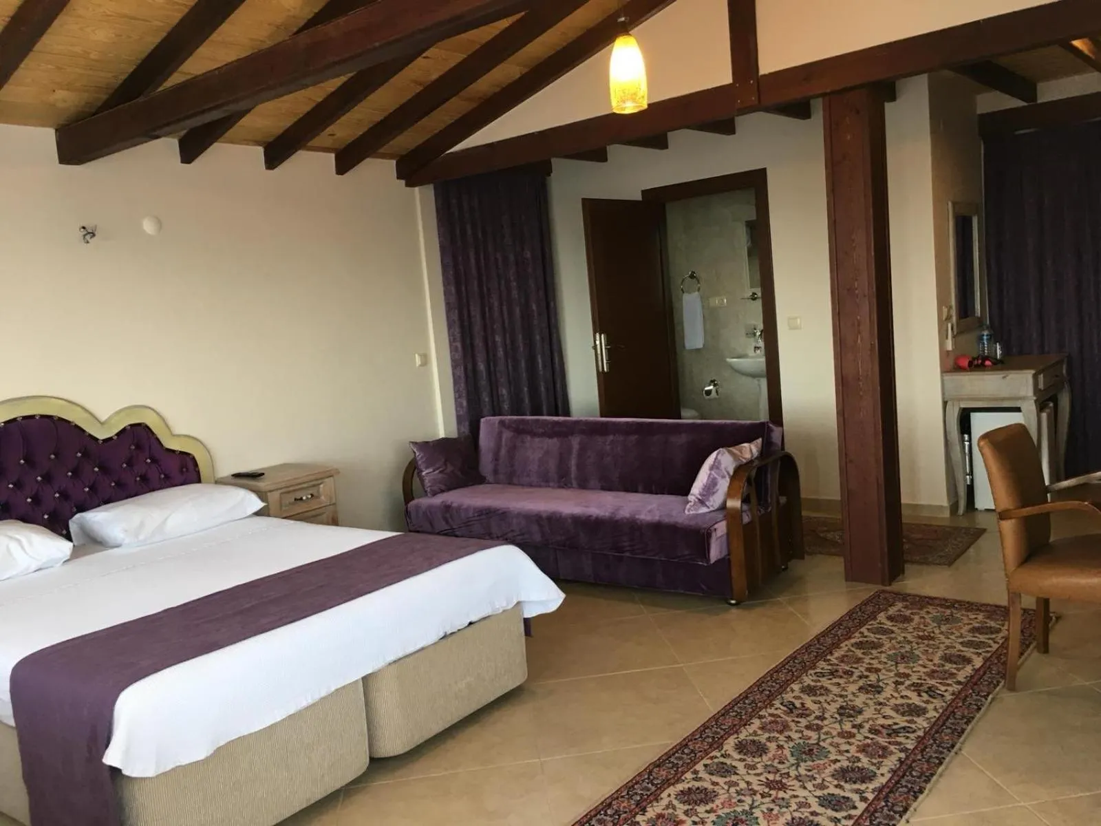 Photo of the whole room, Bed in Sapanca Dilek Konagi Hotel