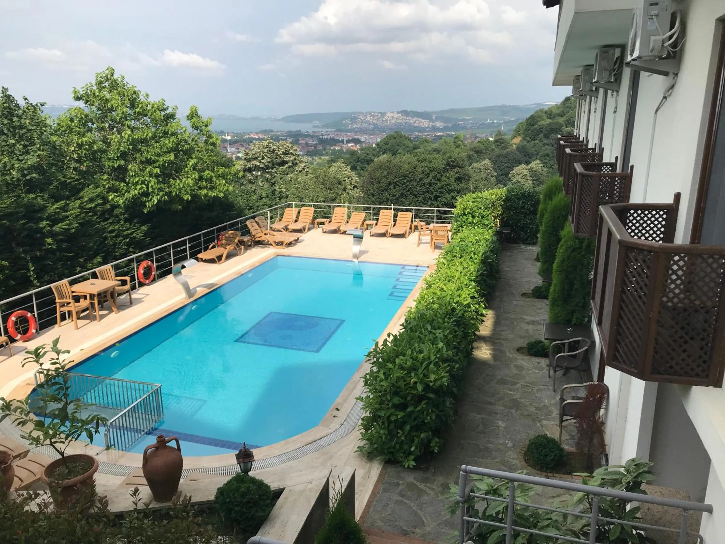 Pool view in Sapanca Dilek Konagi Hotel