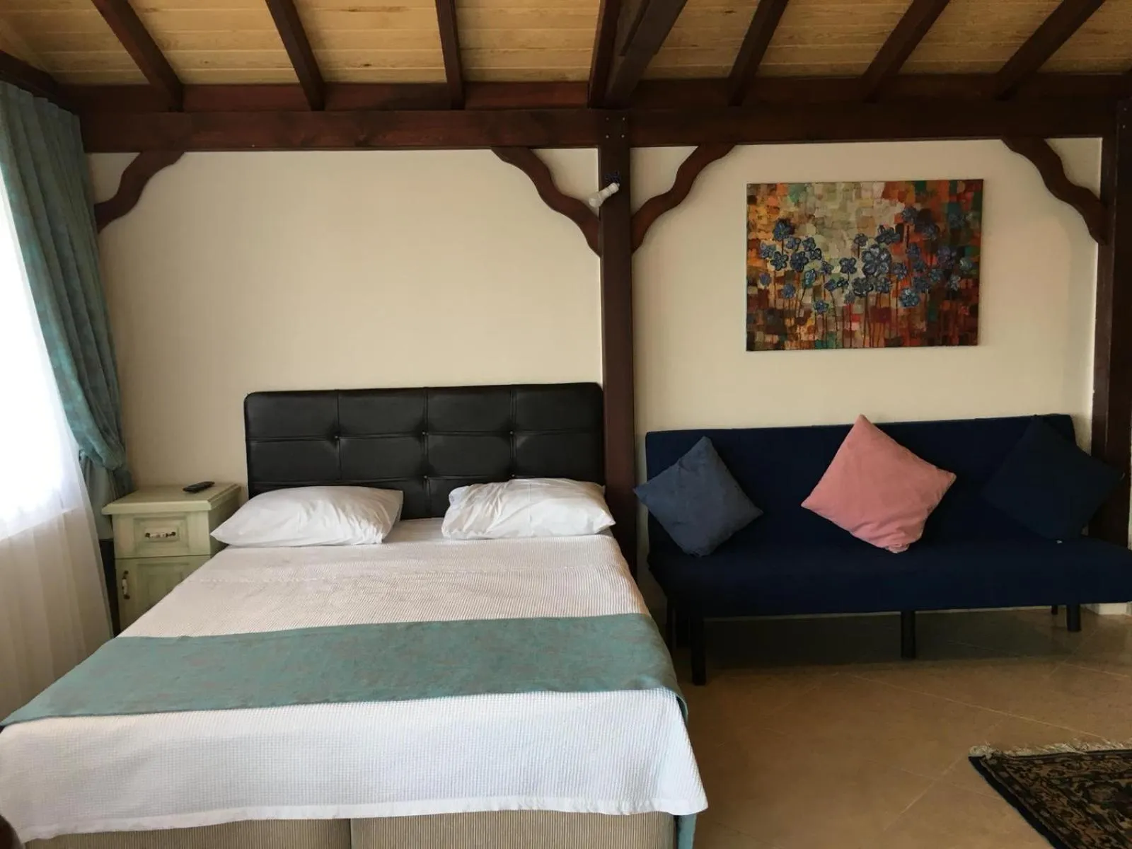 Photo of the whole room, Bed in Sapanca Dilek Konagi Hotel