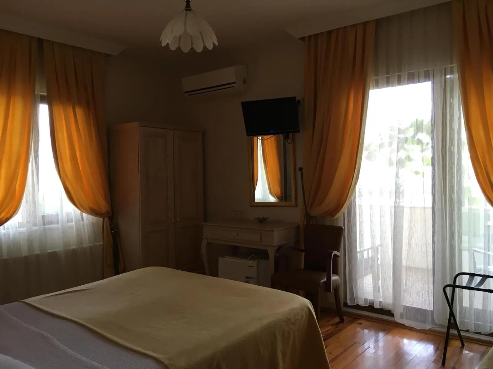 Photo of the whole room, Bed in Sapanca Dilek Konagi Hotel