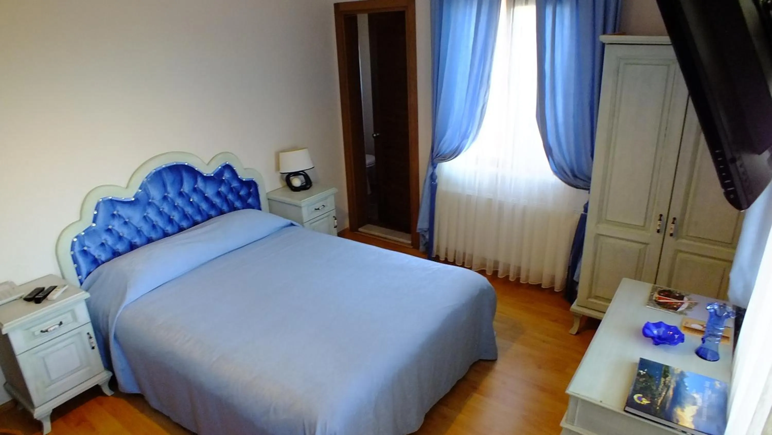 Photo of the whole room, Bed in Sapanca Dilek Konagi Hotel