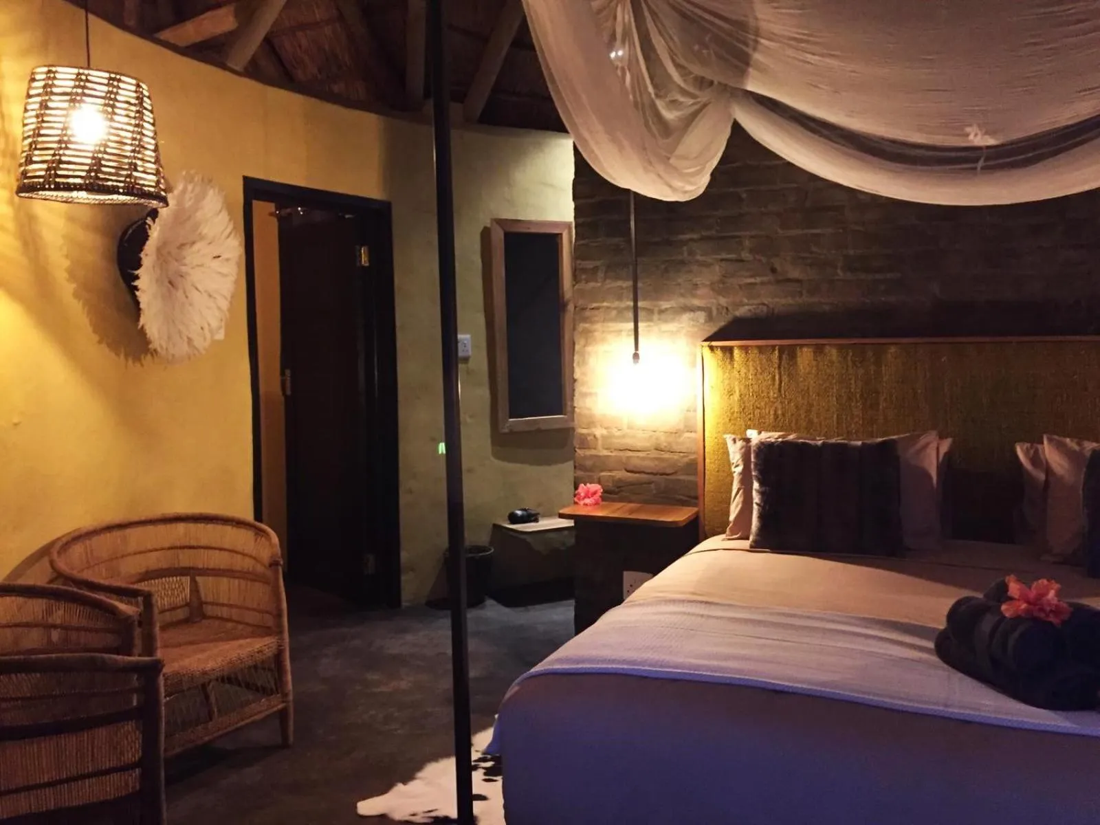 Photo of the whole room, Bed in Addo African Home