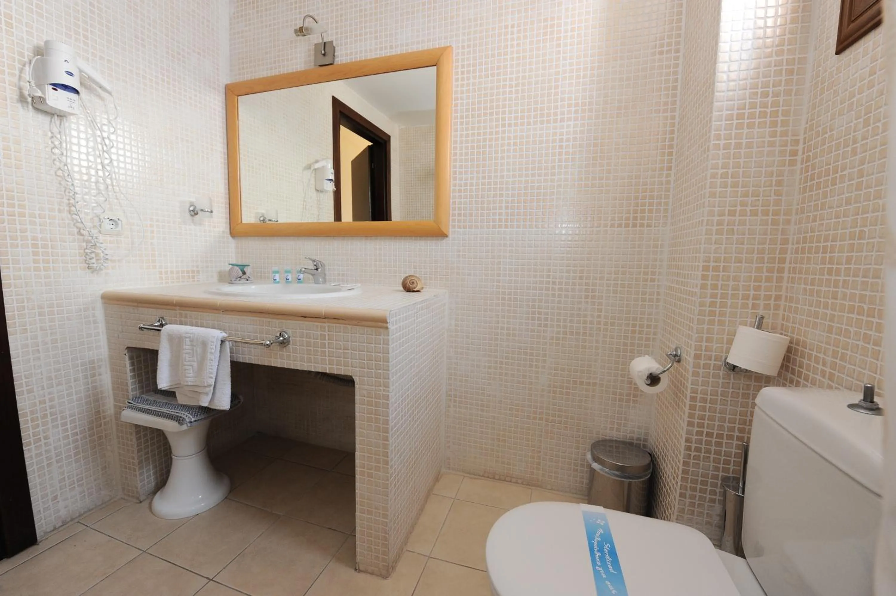 Bathroom in Maranton Beach Hotel