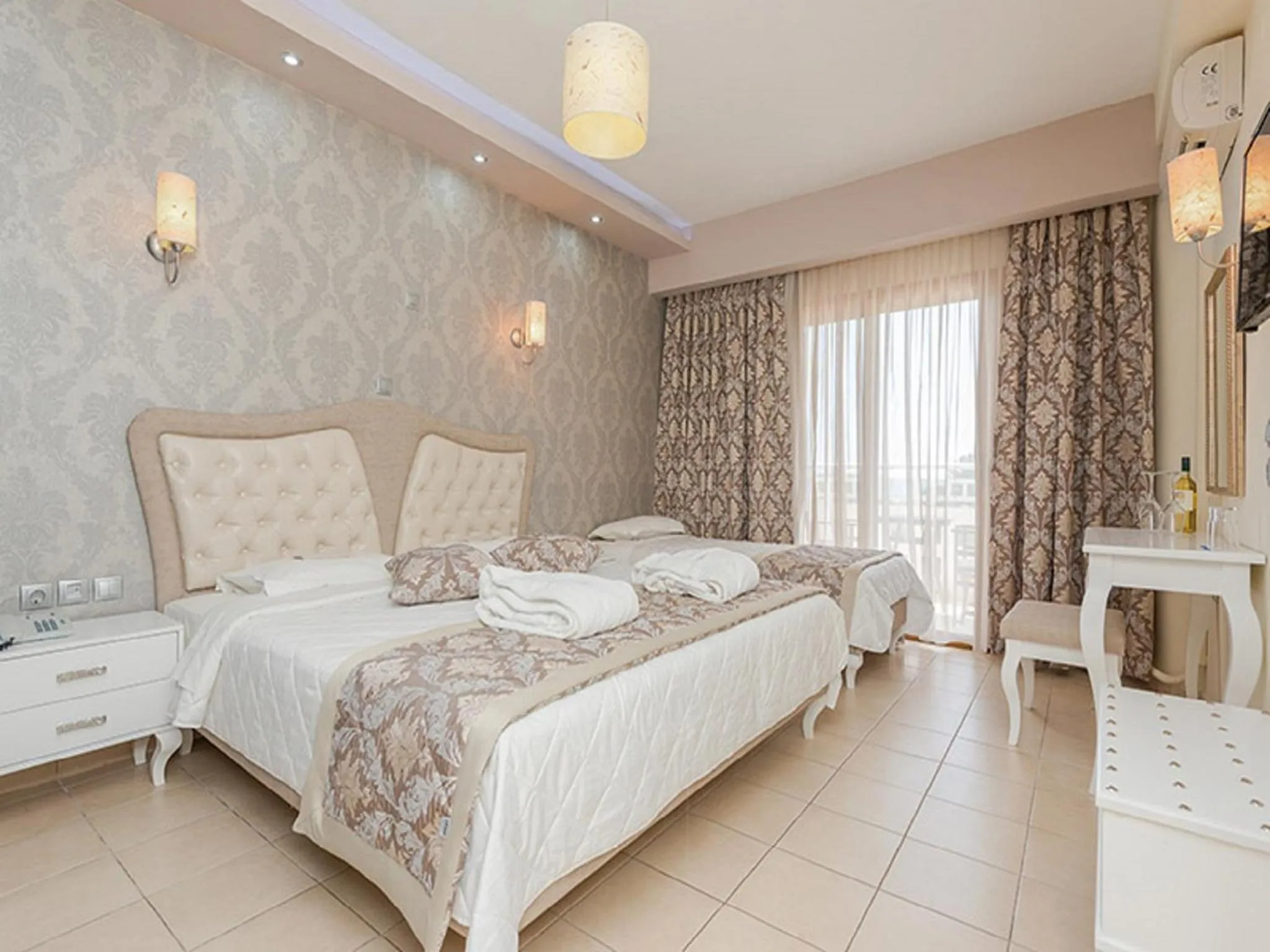 Bedroom, Bed in Maranton Beach Hotel