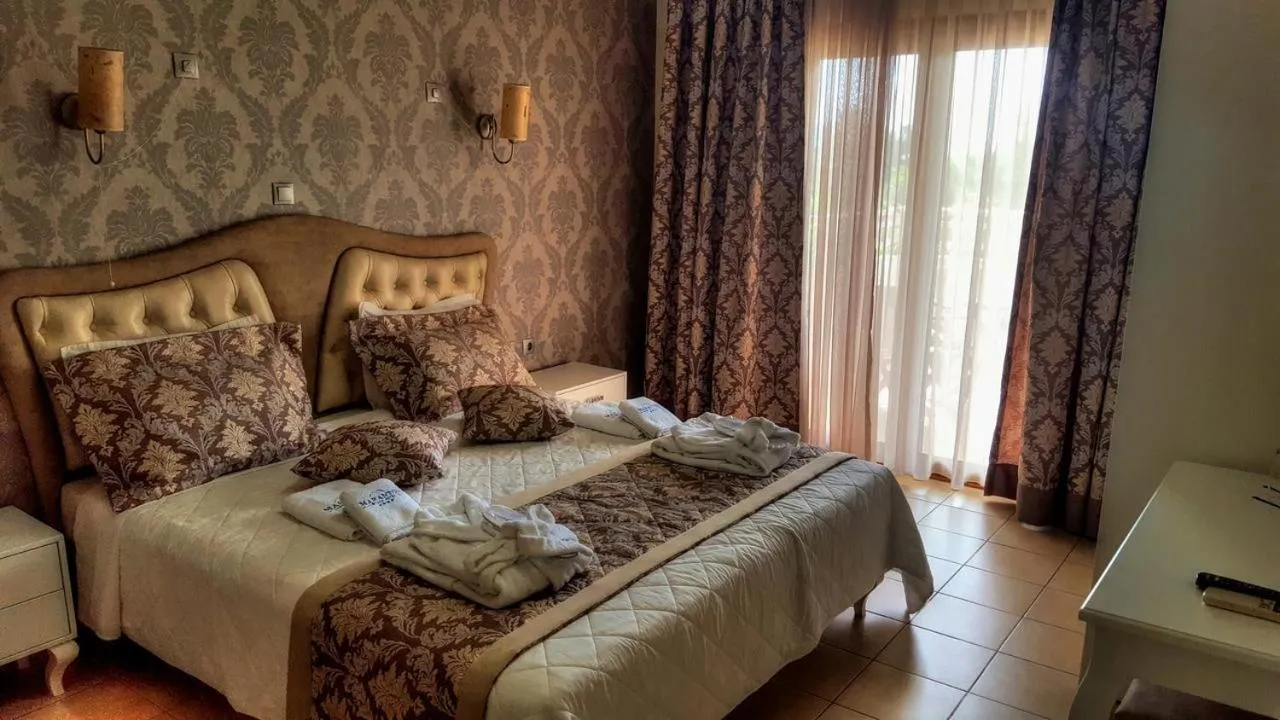 Photo of the whole room, Bed in Maranton Beach Hotel