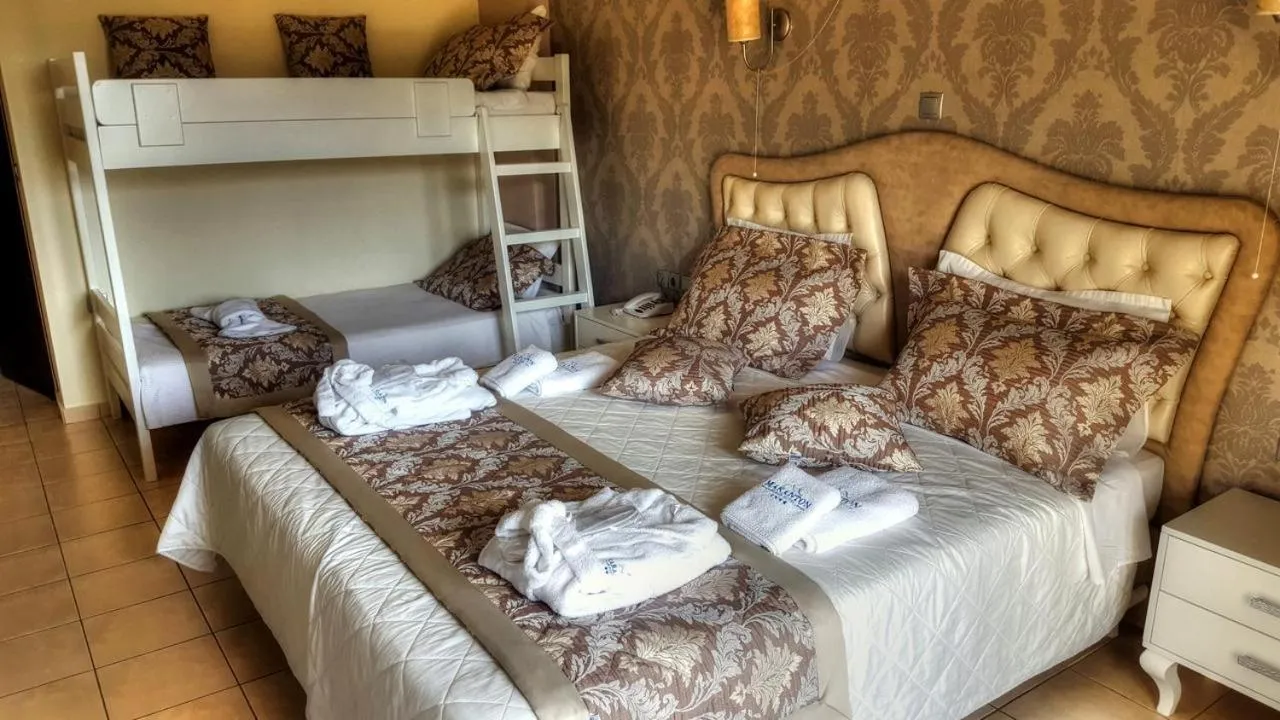 Photo of the whole room, Bed in Maranton Beach Hotel