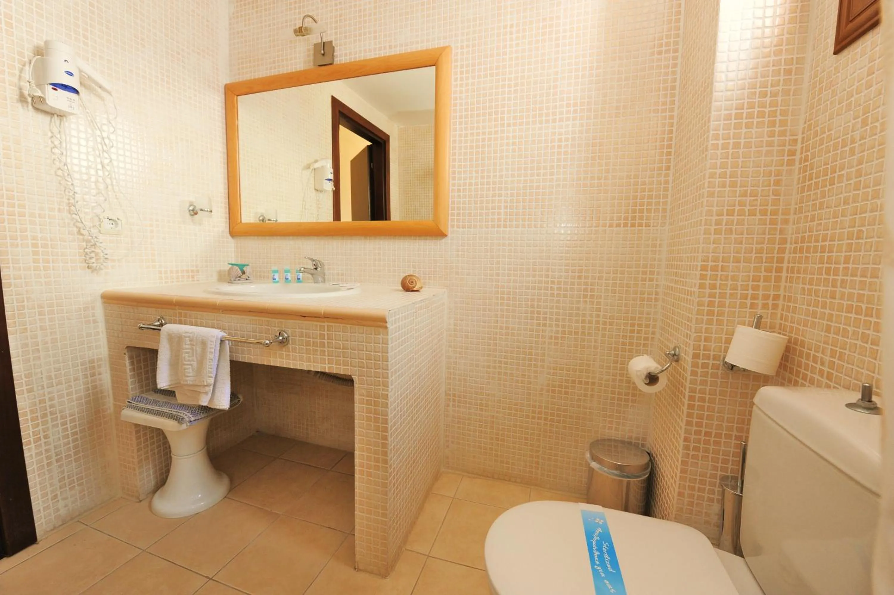 Bathroom in Maranton Beach Hotel