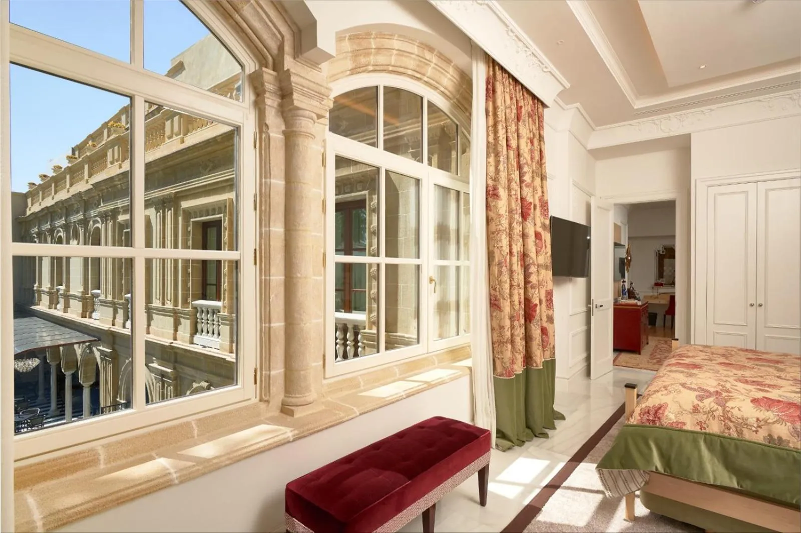 Garden view, Bed in Hotel Casa Palacio María Luisa