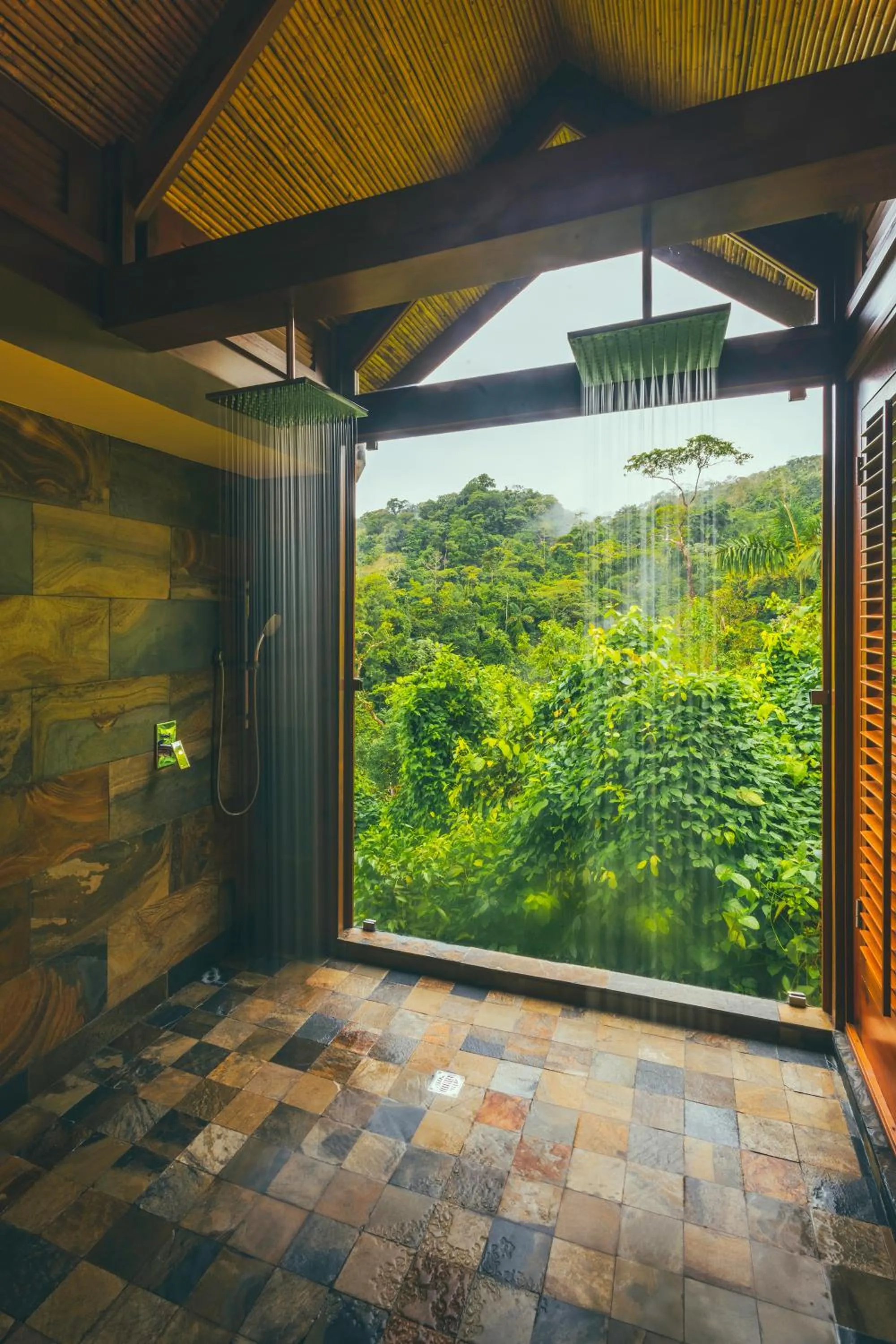 Shower in Amor Arenal Adults Friendly