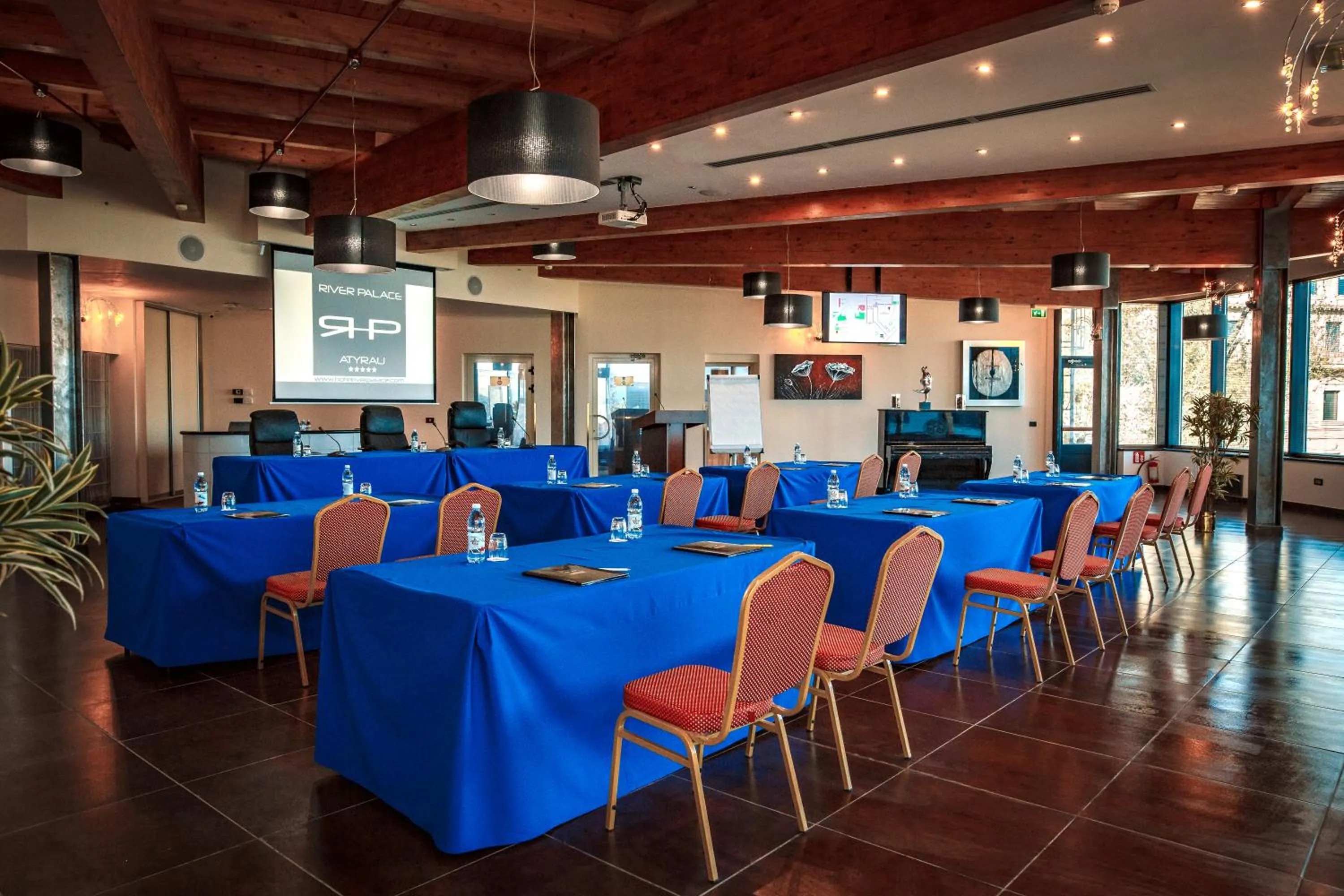 Business facilities in River Palace Hotel