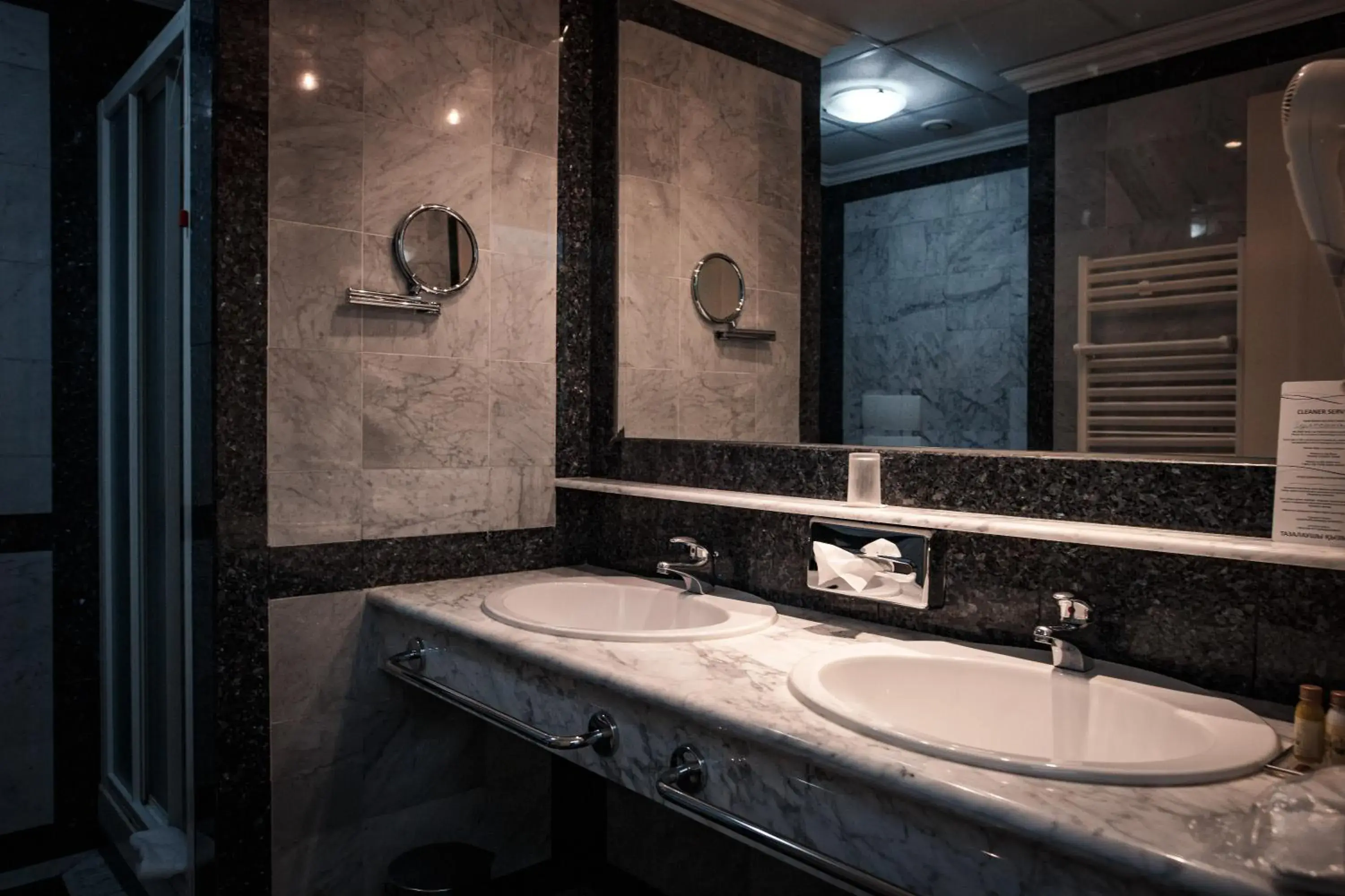 Deluxe Double or Twin Room in River Palace Hotel Deluxe Double or Twin Room in River Palace Hotel