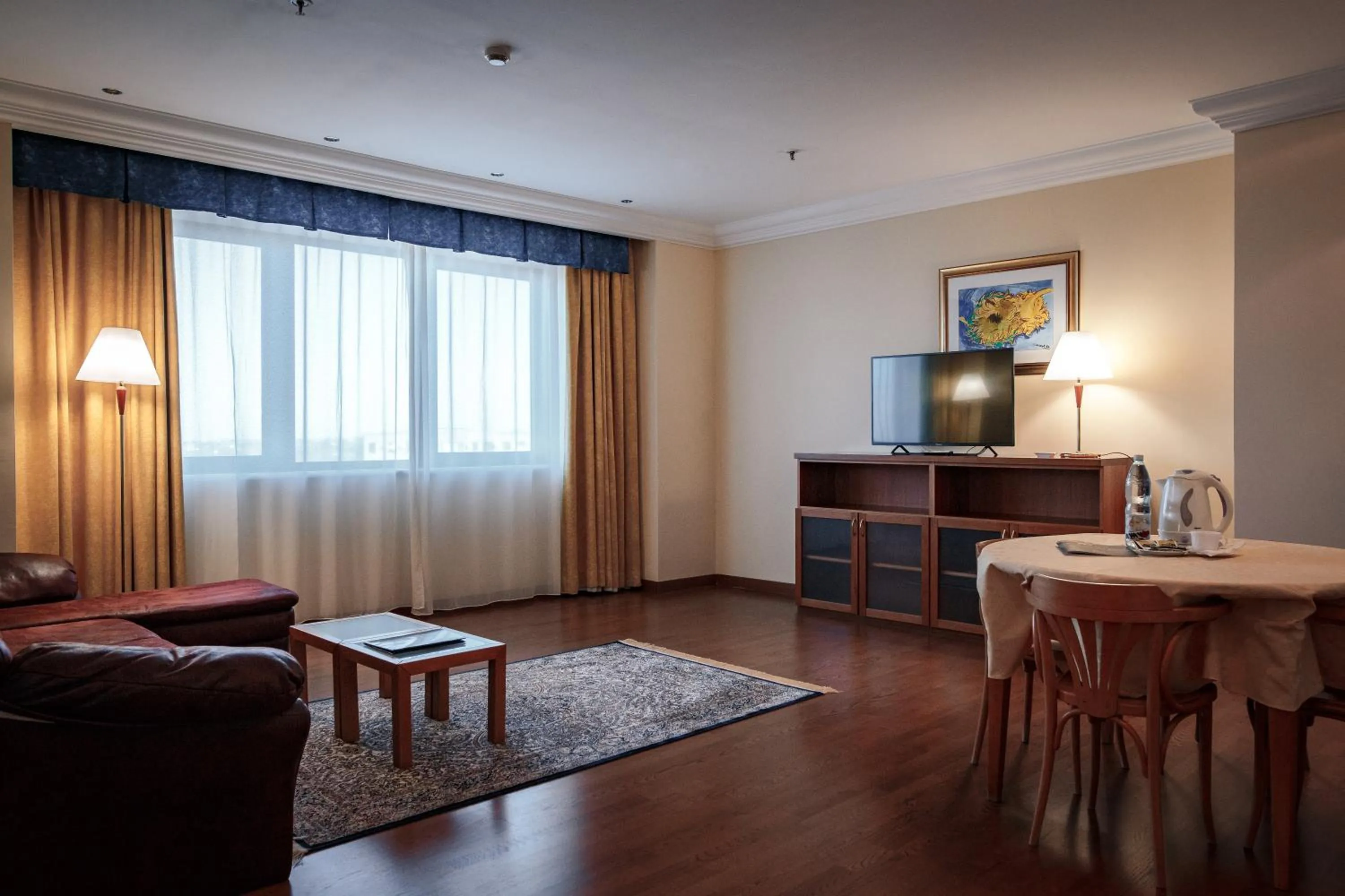 Kitchen or kitchenette in River Palace Hotel